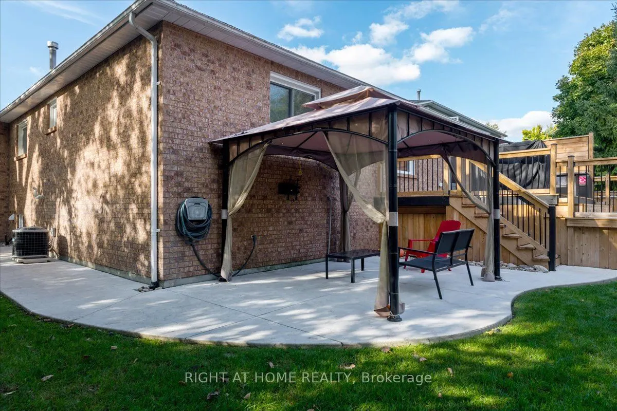 53 Royal Beech Drive