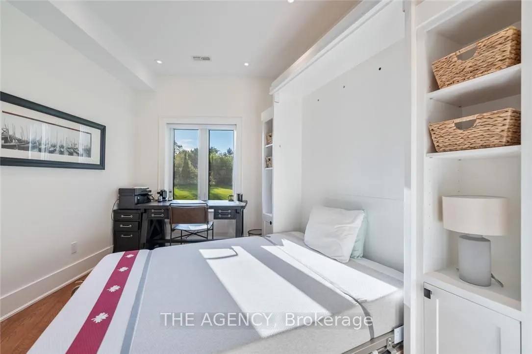 4 Buckingham Boulevard