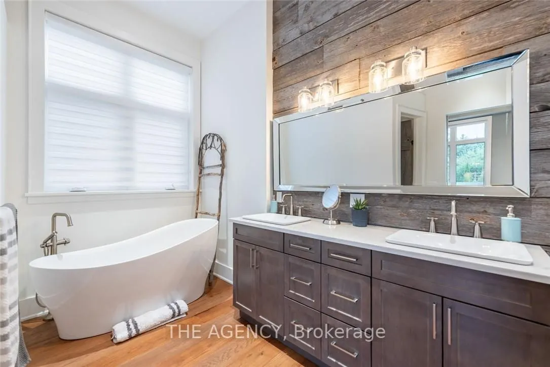 4 Buckingham Boulevard