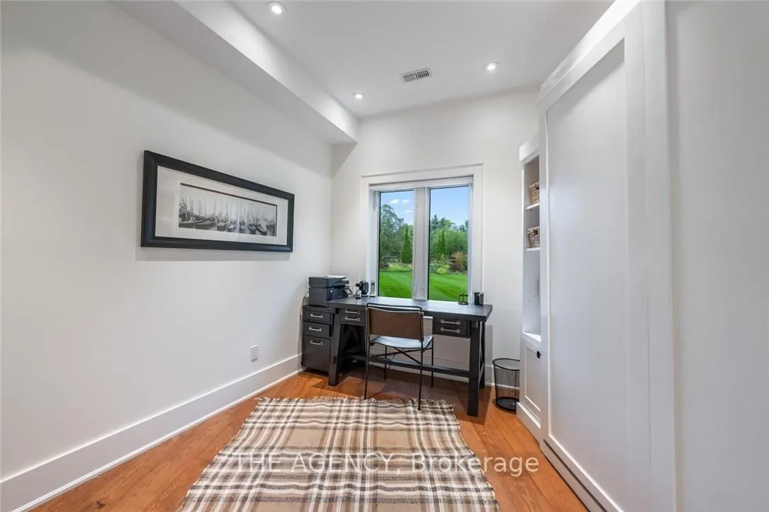 4 Buckingham Boulevard