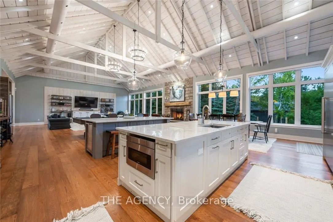 4 Buckingham Boulevard