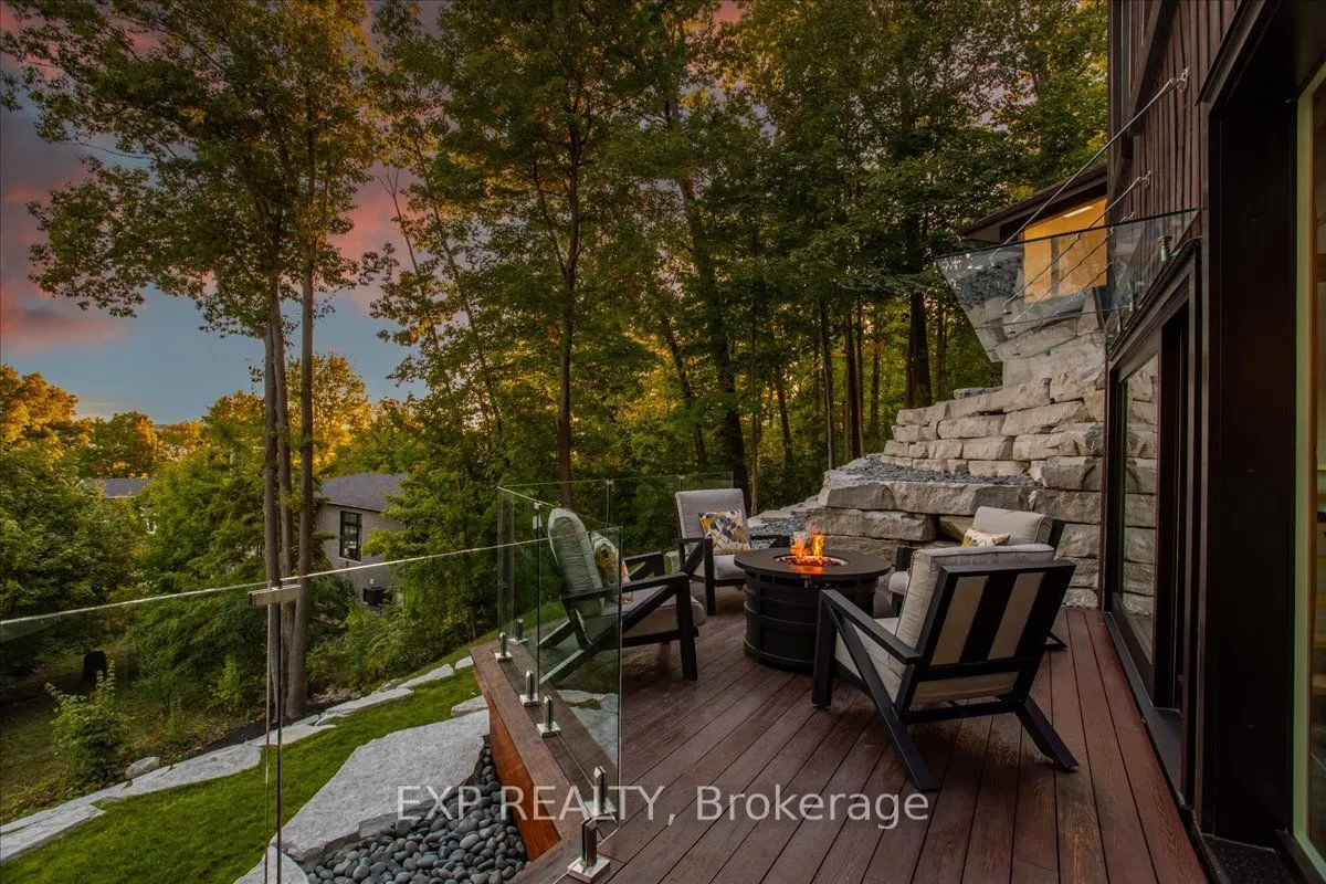 11 Crestwood Drive