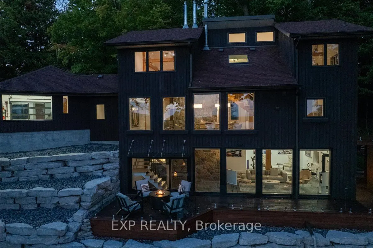 11 Crestwood Drive