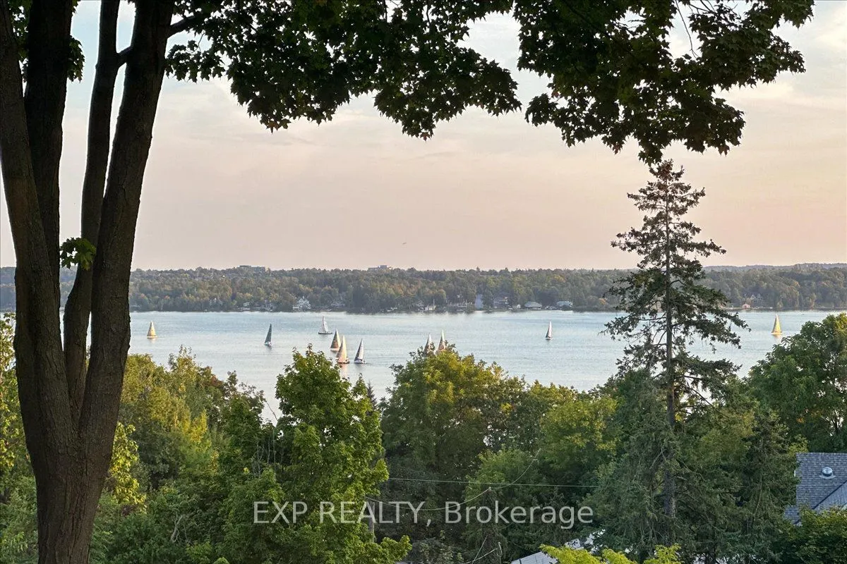 11 Crestwood Drive