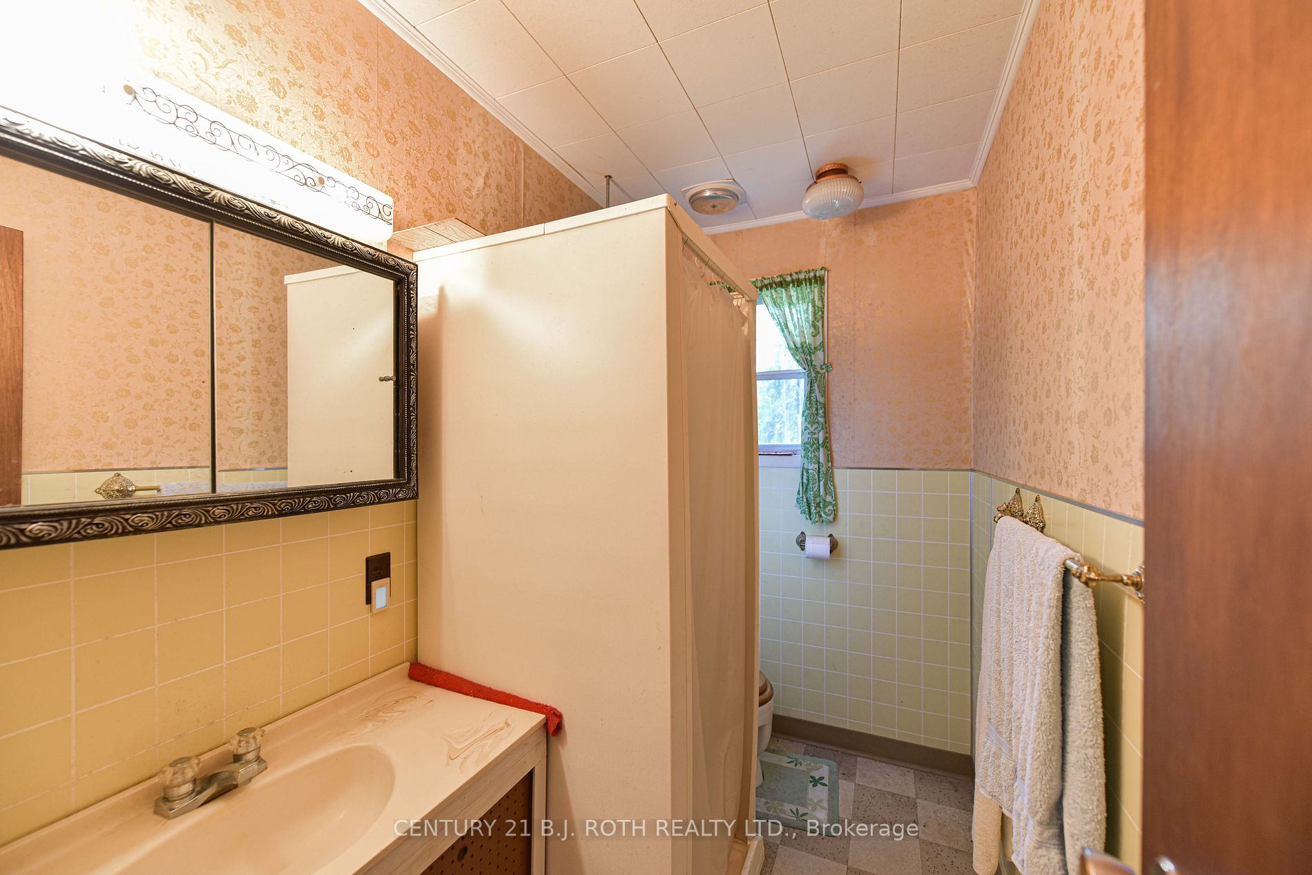 6571 Pioneer Village Lane