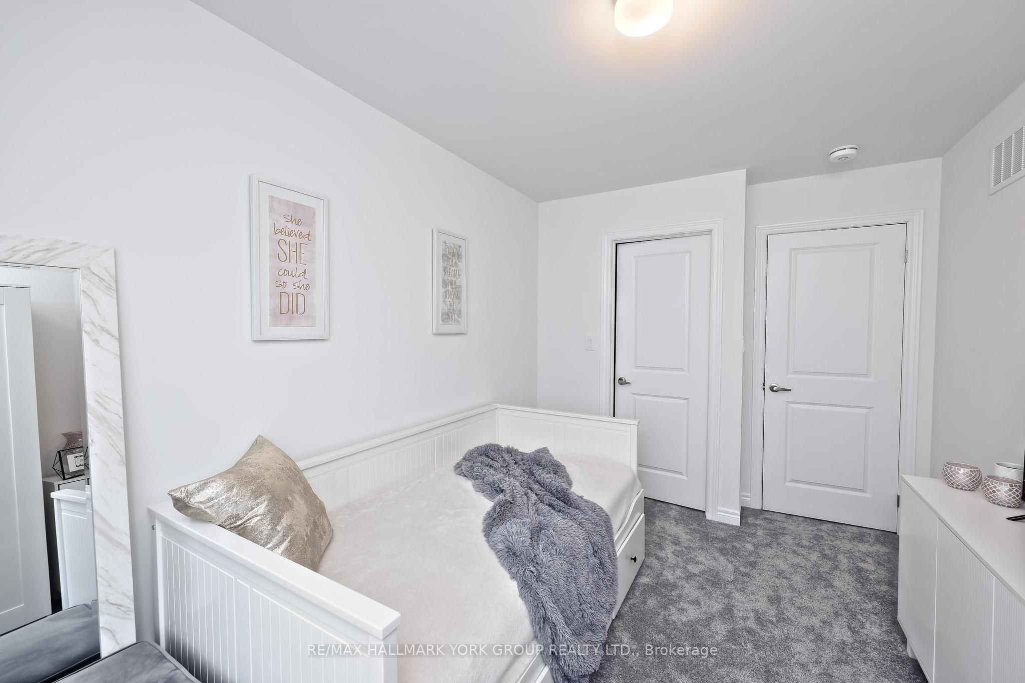 145 Fenchurch Manor