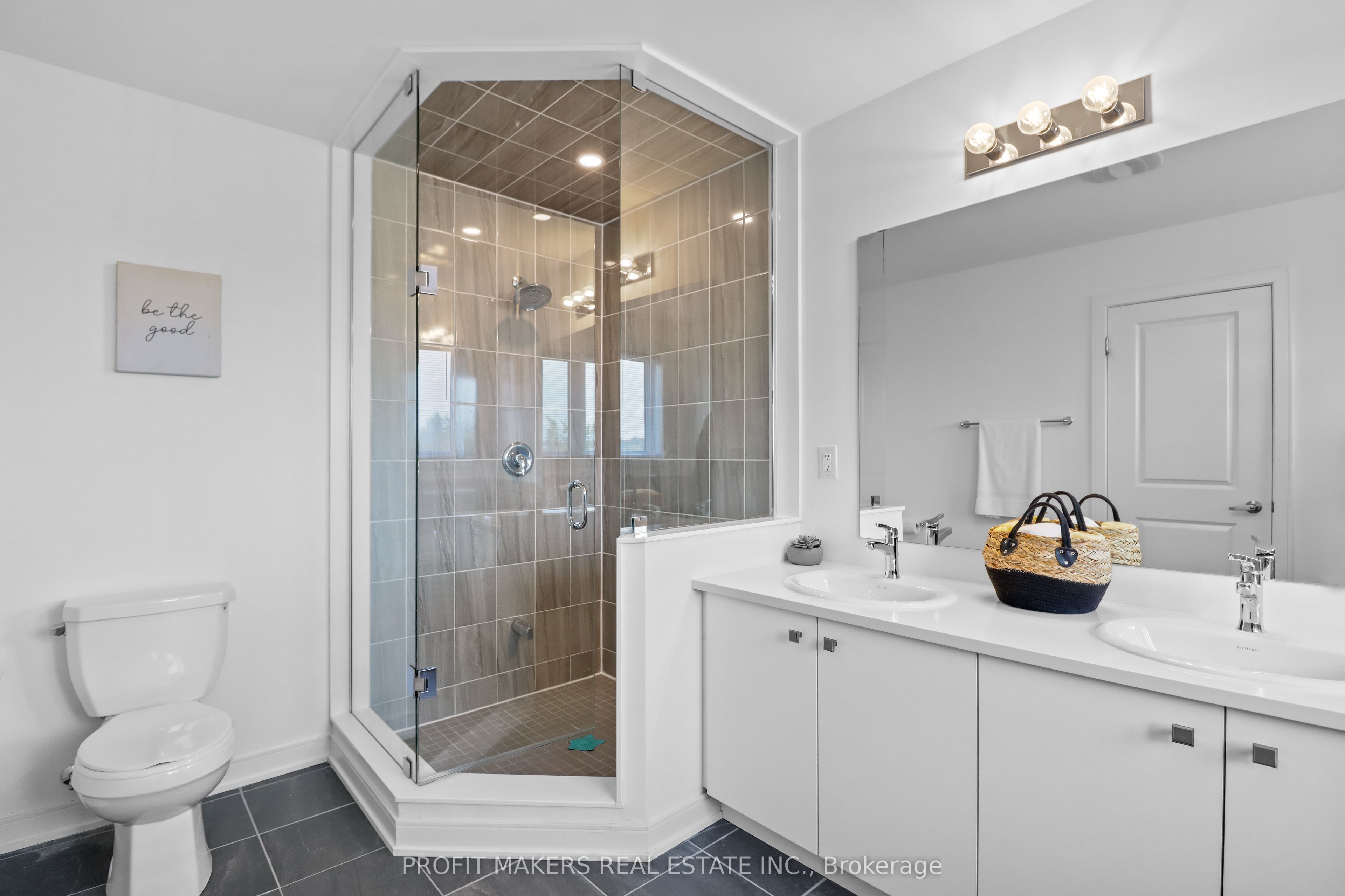 60 BLUE FOREST Crescent