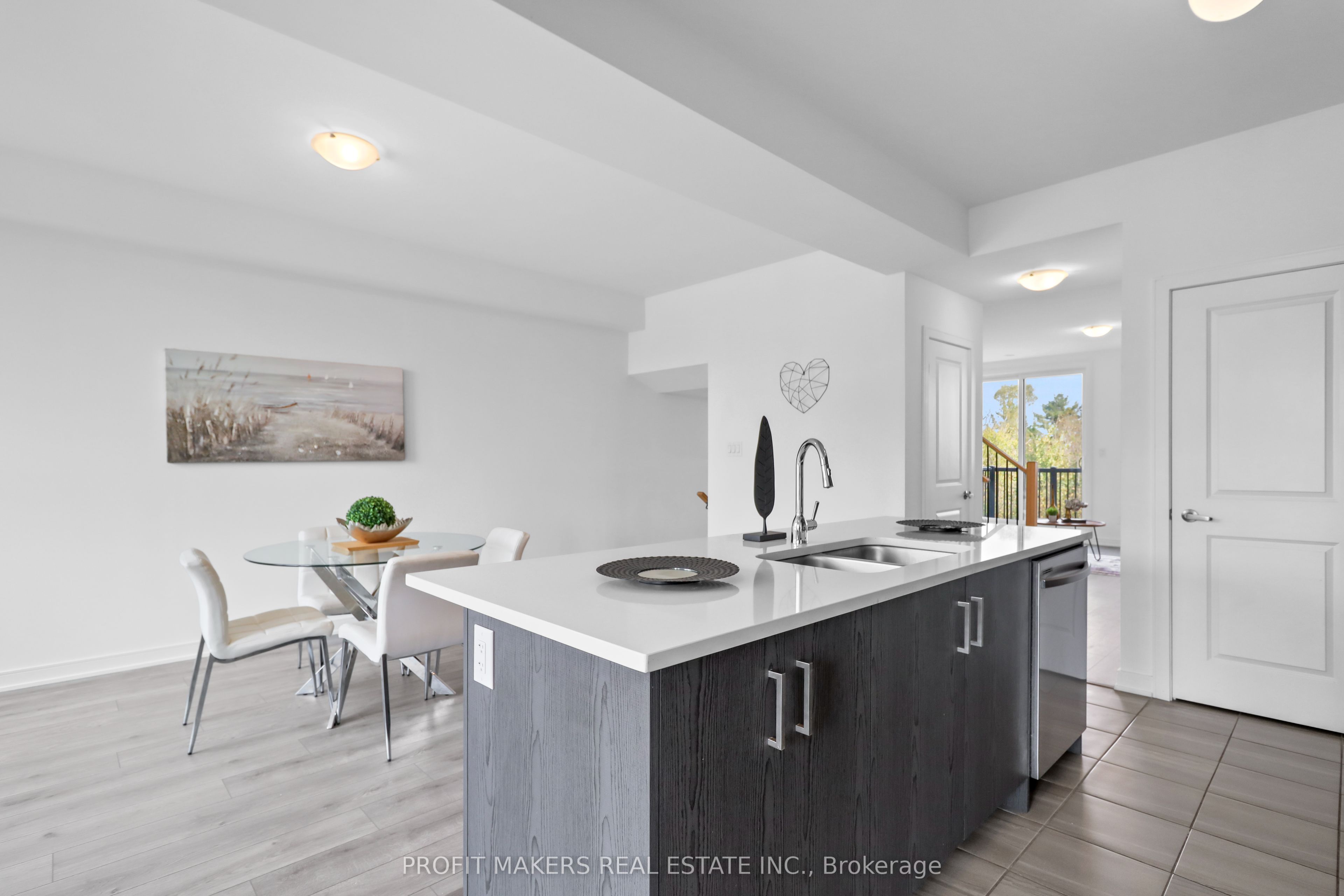 60 BLUE FOREST Crescent