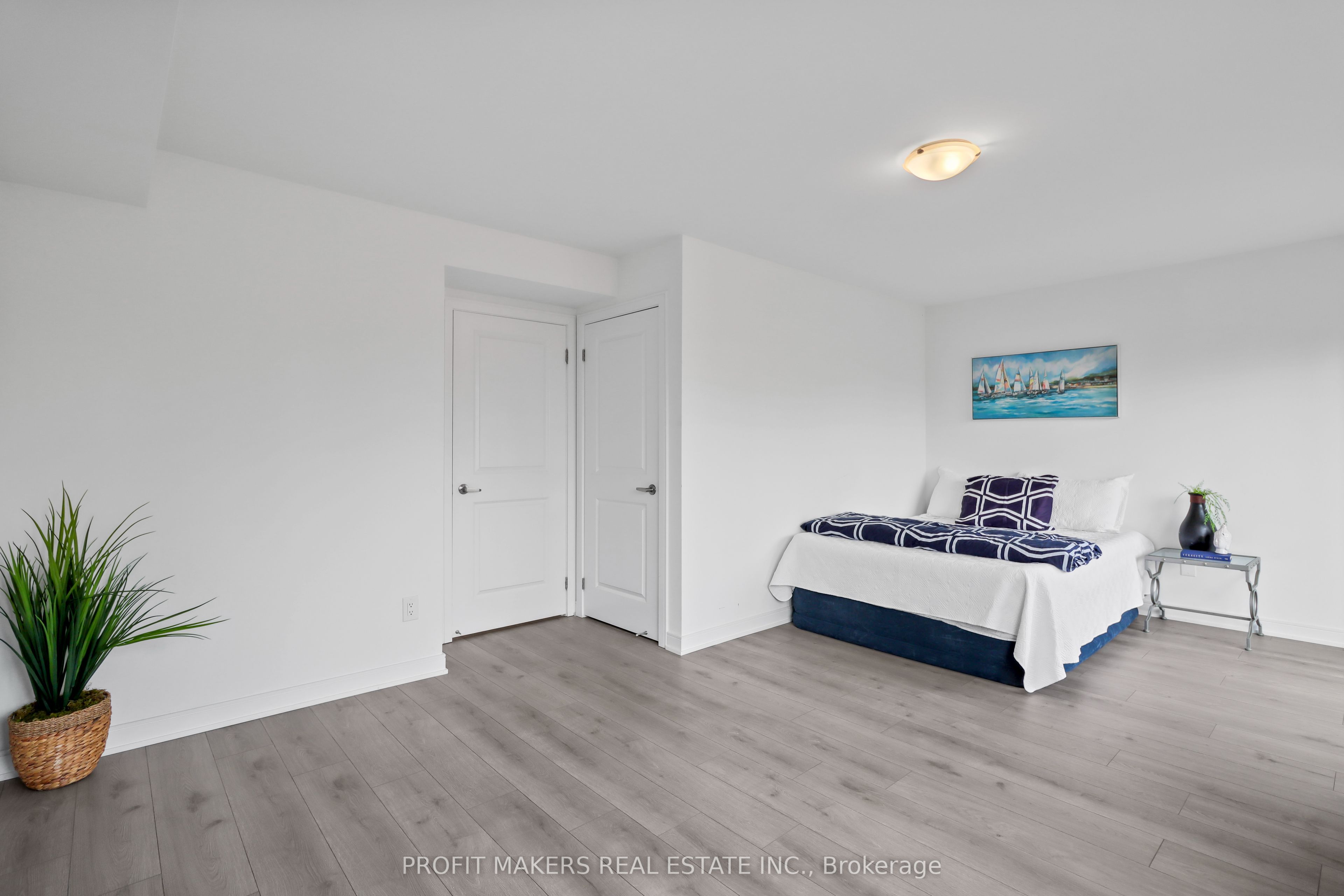 60 BLUE FOREST Crescent