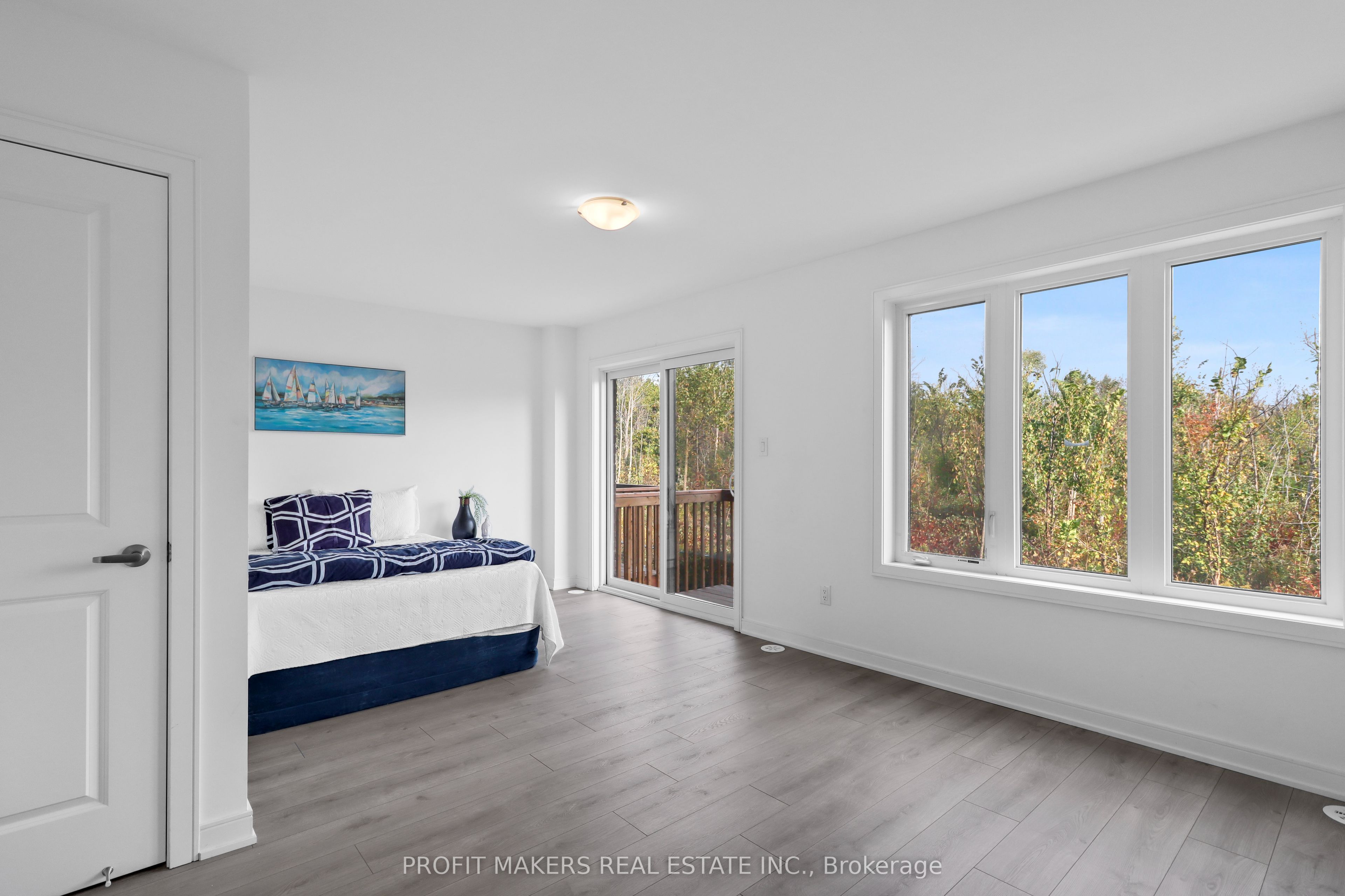 60 BLUE FOREST Crescent