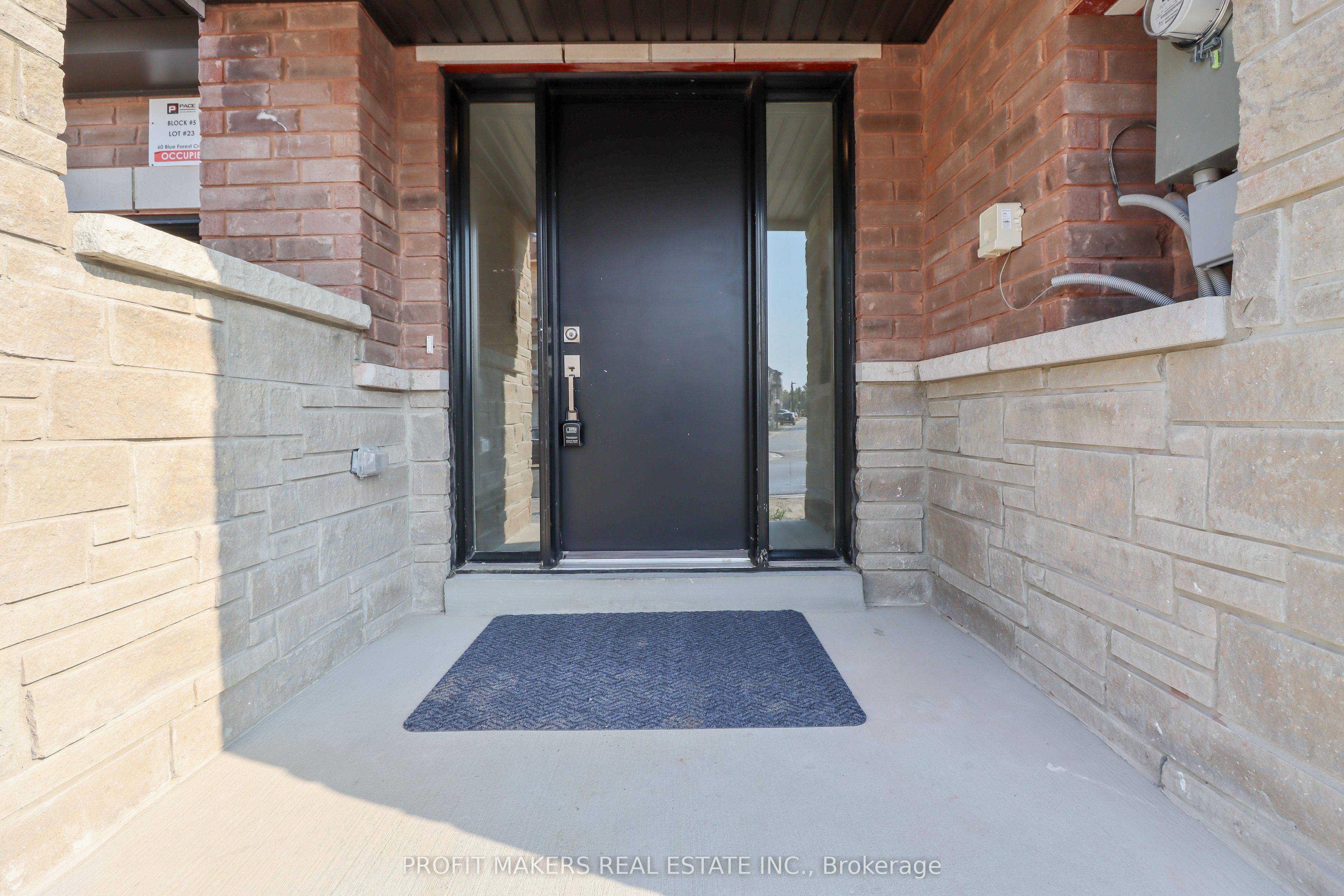 60 BLUE FOREST Crescent