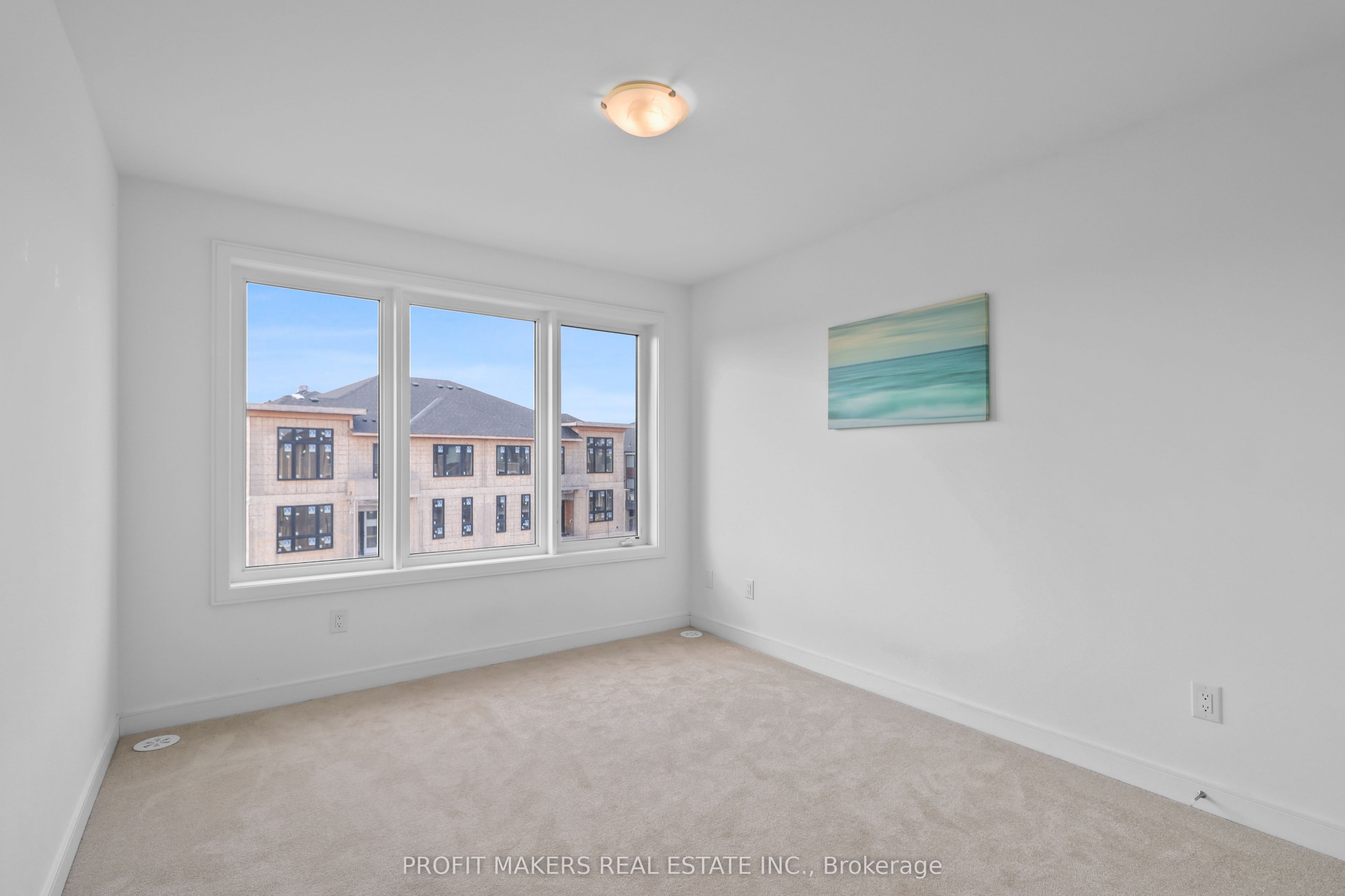 60 BLUE FOREST Crescent