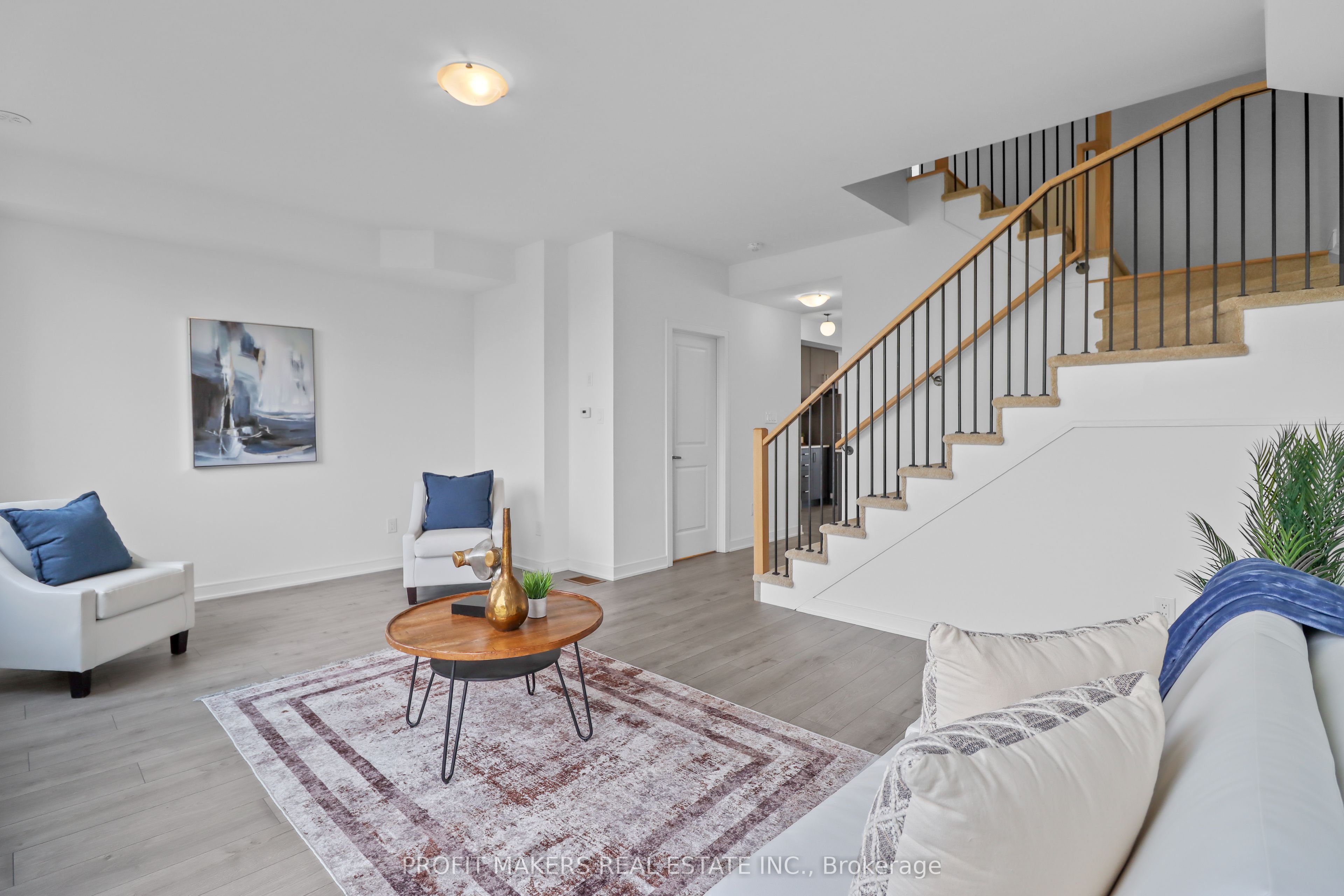 60 BLUE FOREST Crescent