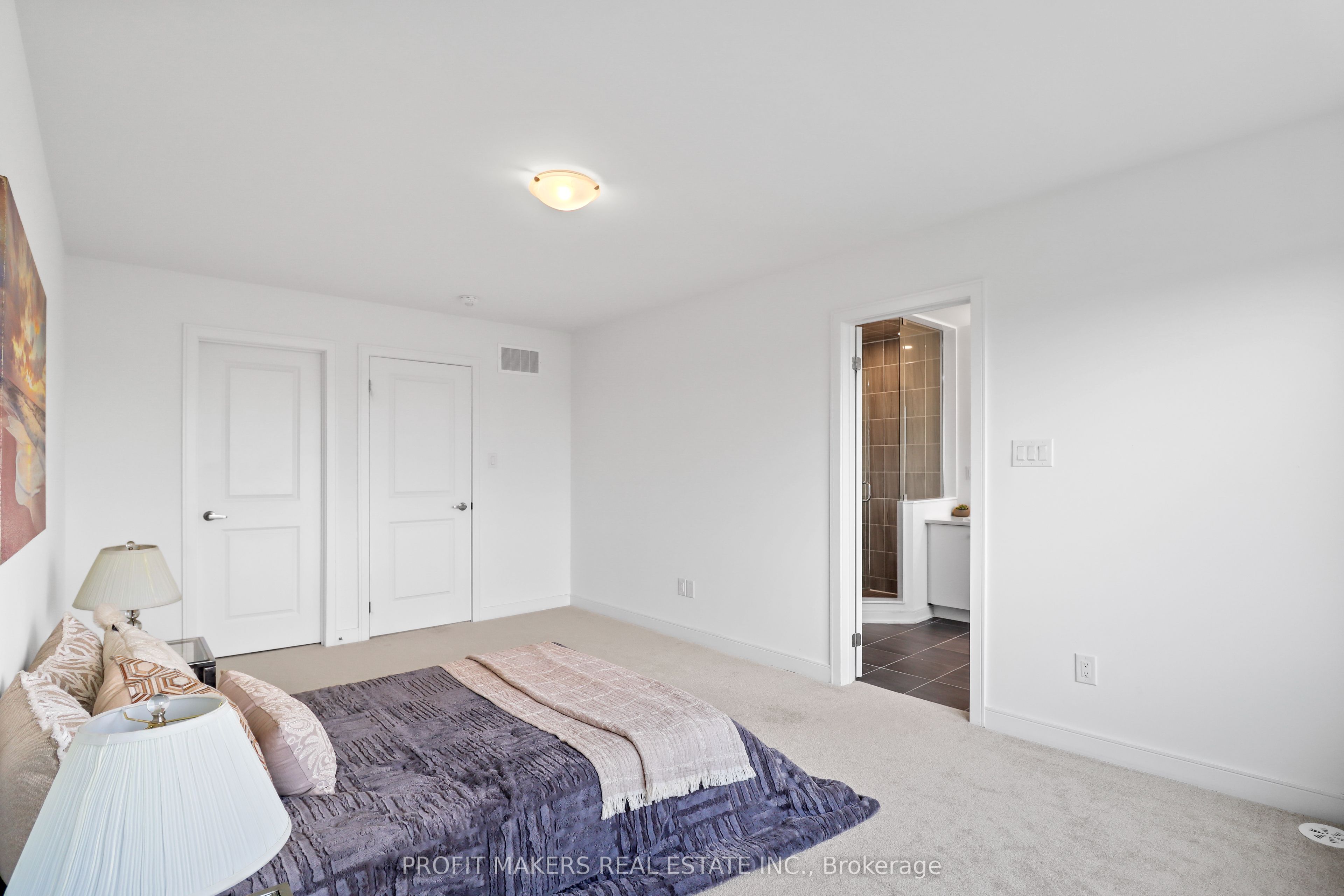 60 BLUE FOREST Crescent