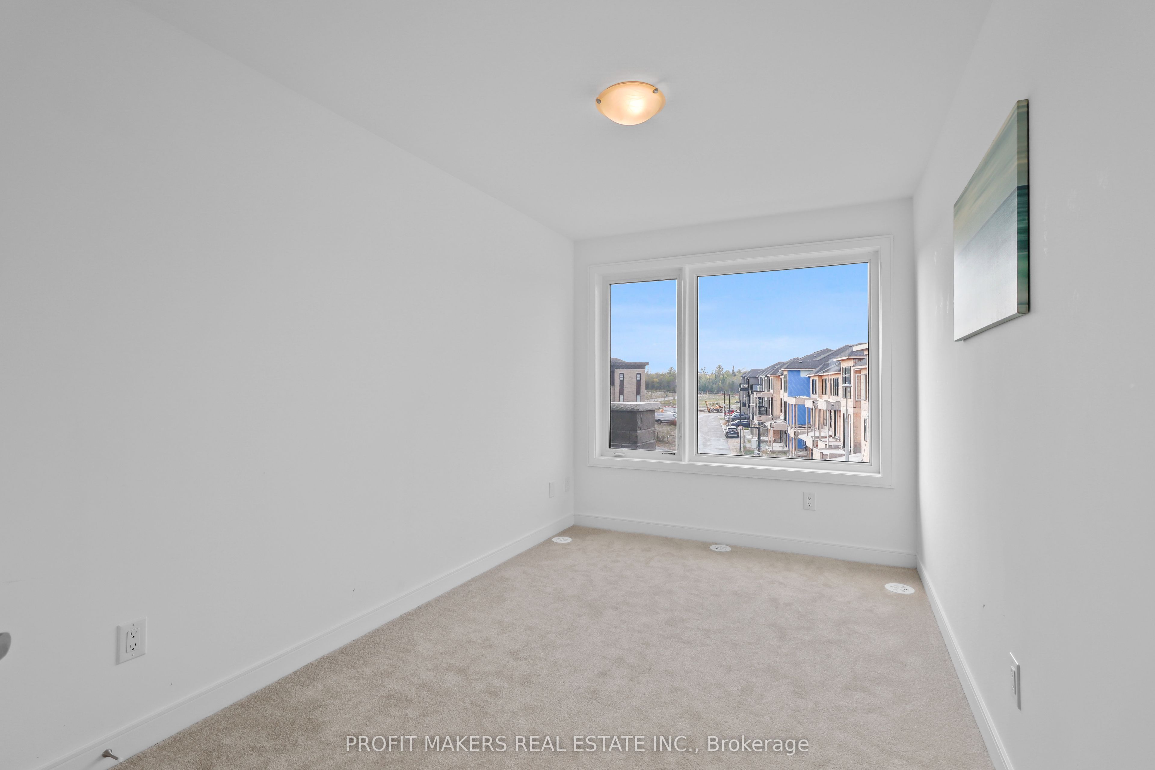 60 BLUE FOREST Crescent