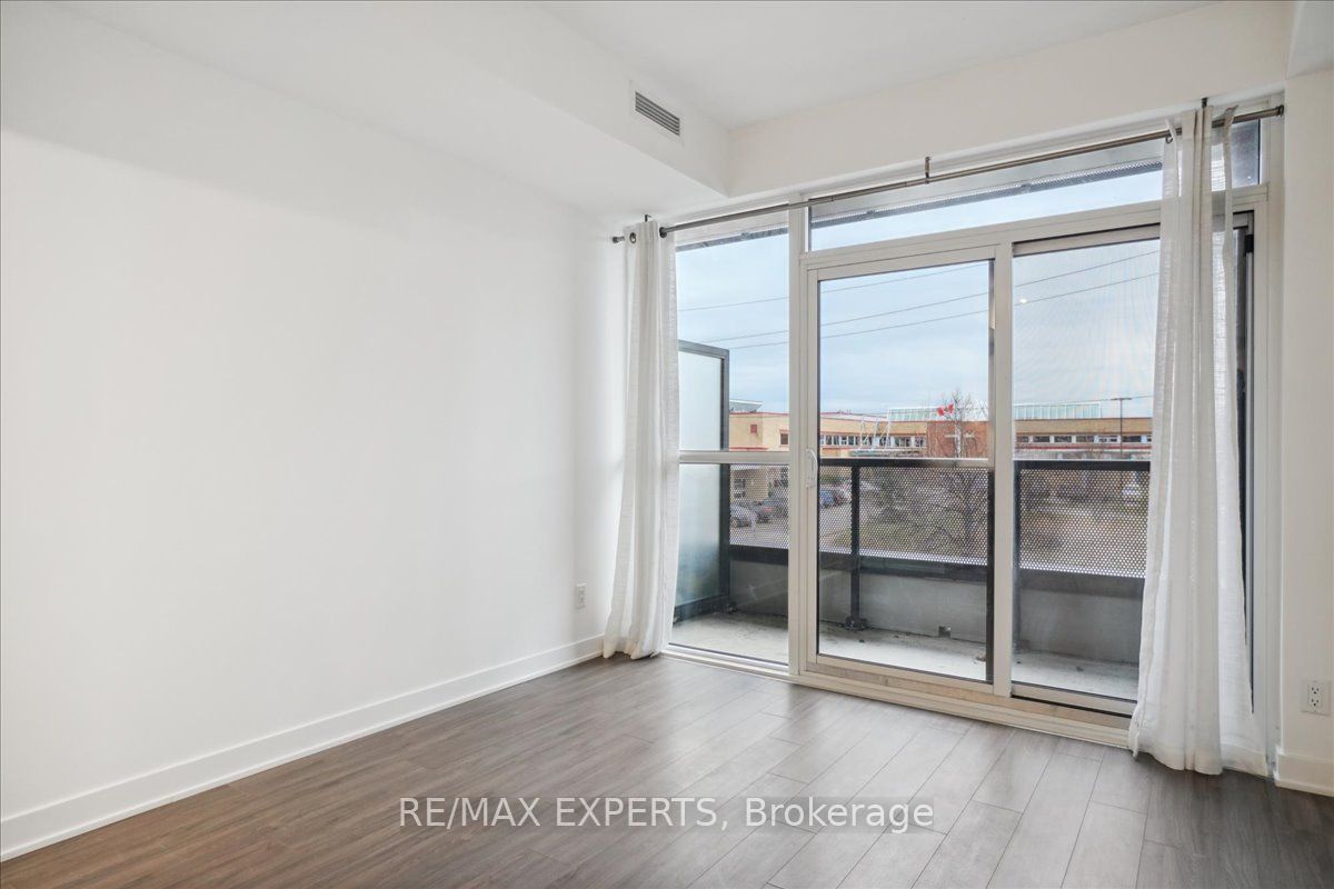 681 Yonge Street, #209