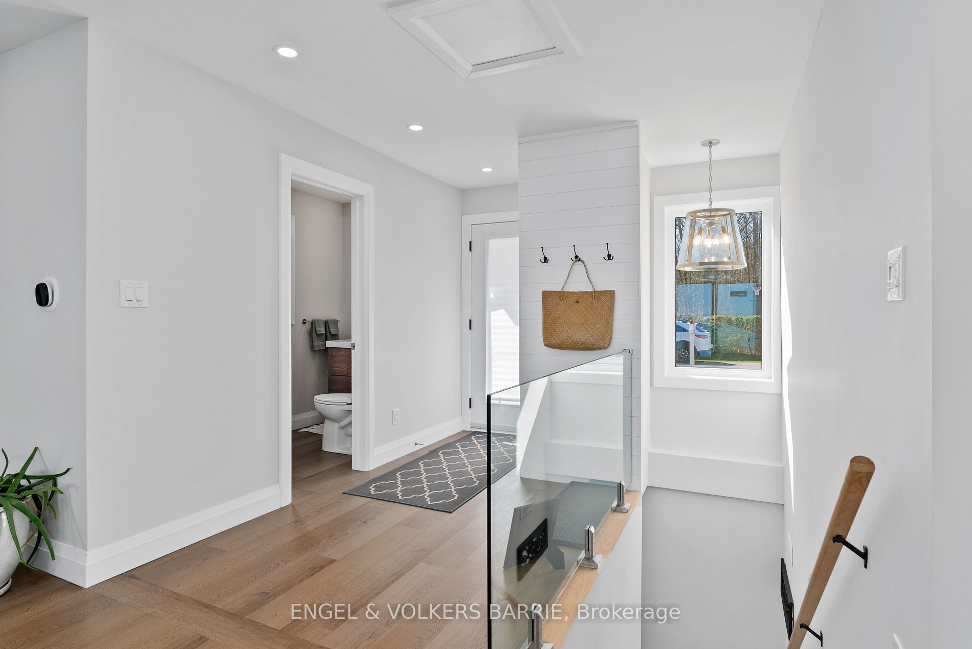 2371 Lakeshore Road E