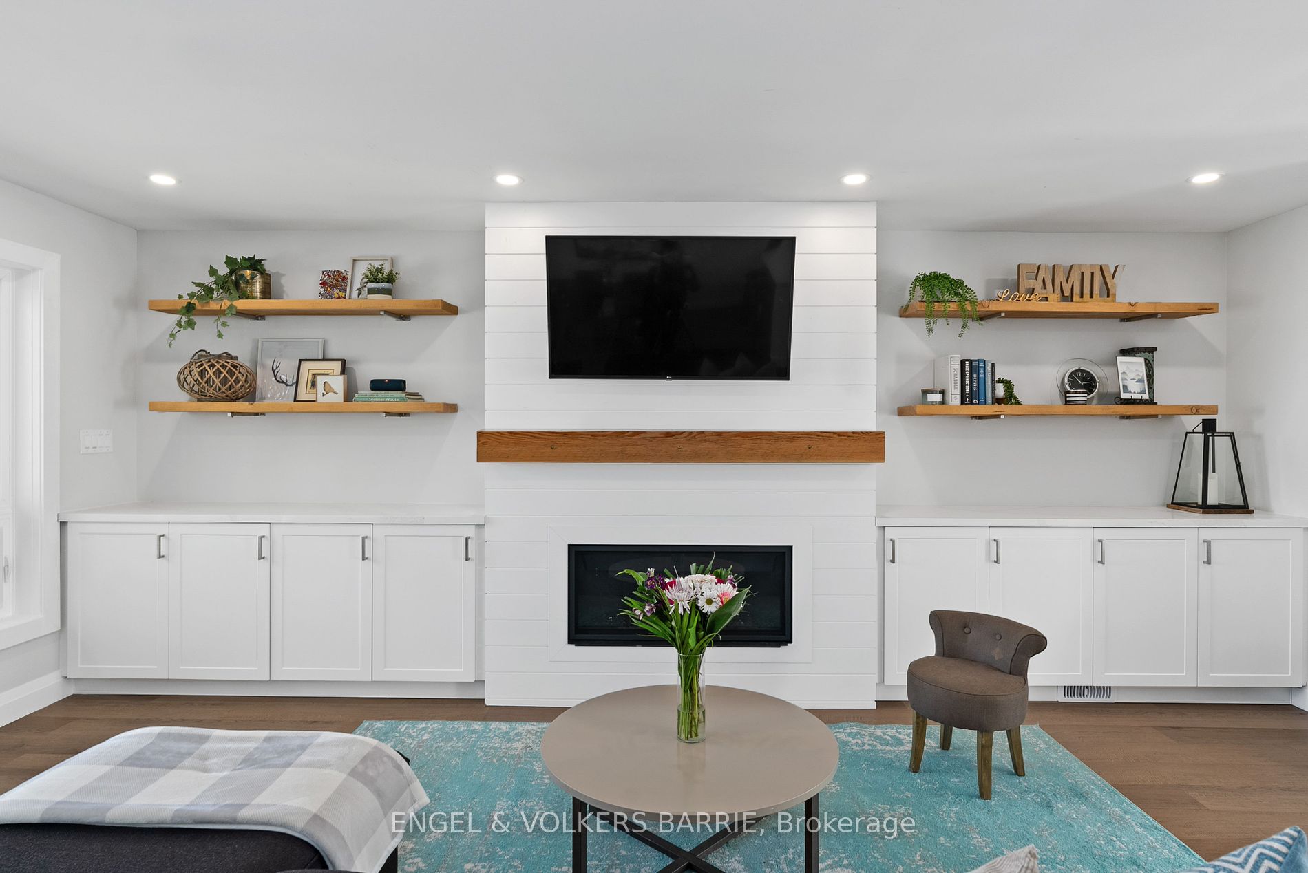 2371 Lakeshore Road E