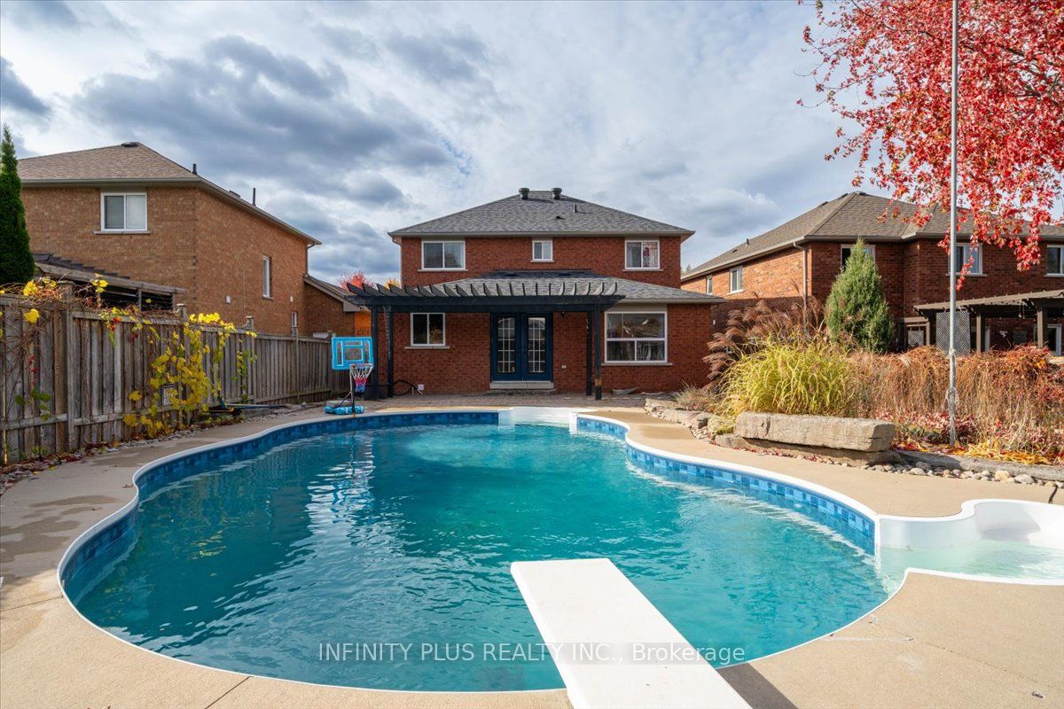 10 Sandalwood Court