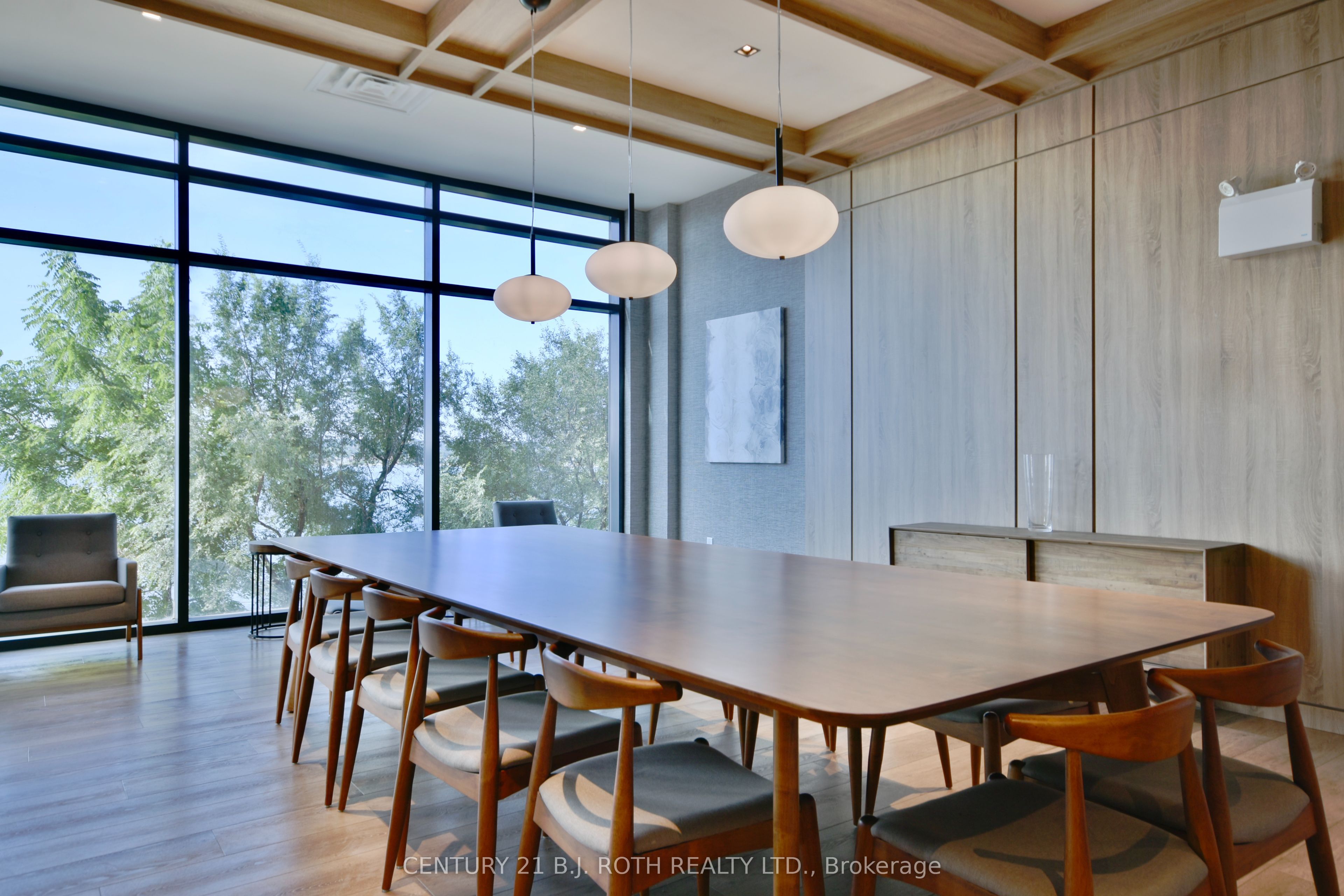 185 DUNLOP Street E #702
