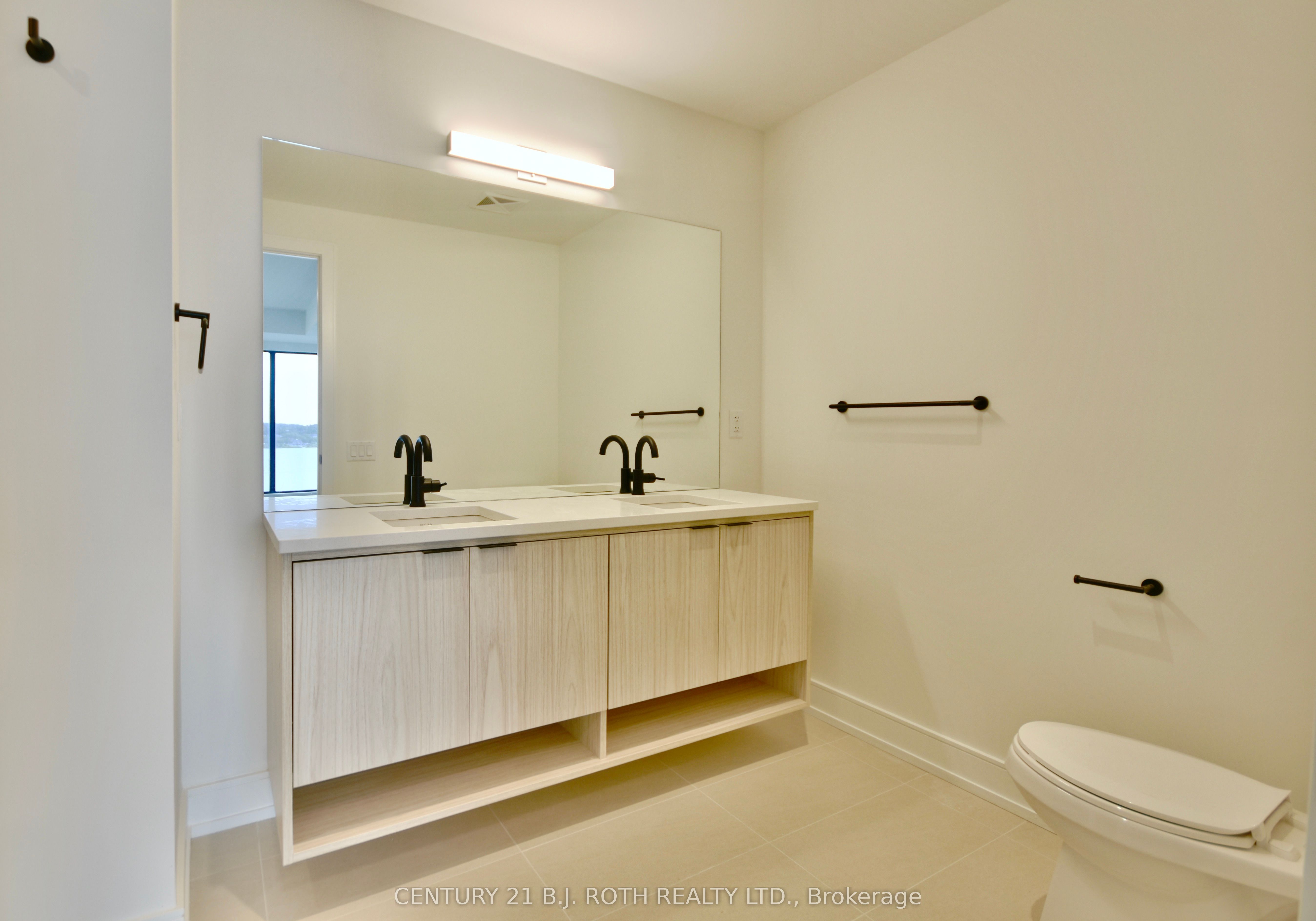 185 DUNLOP Street E #702