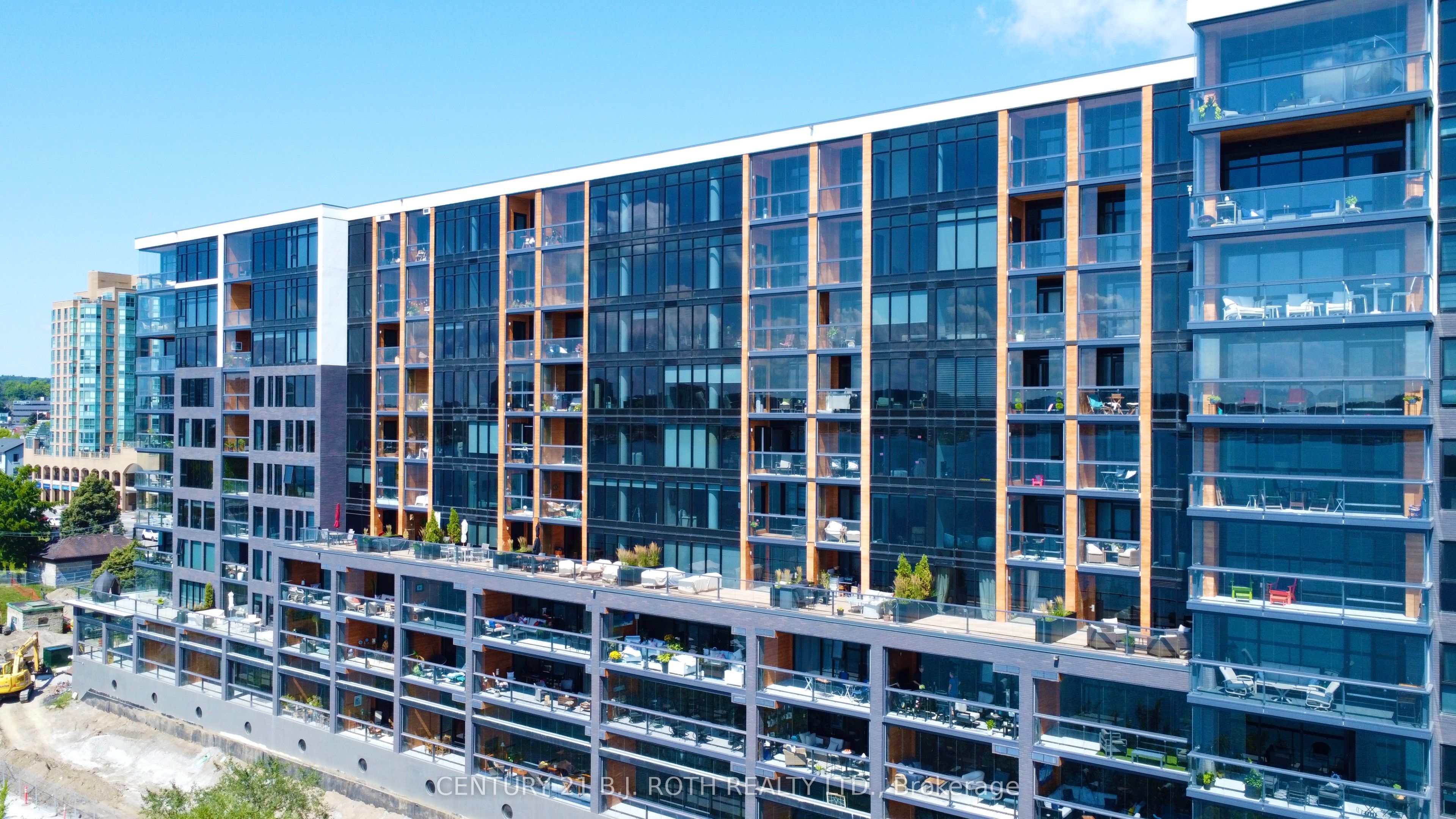 185 DUNLOP Street E #702