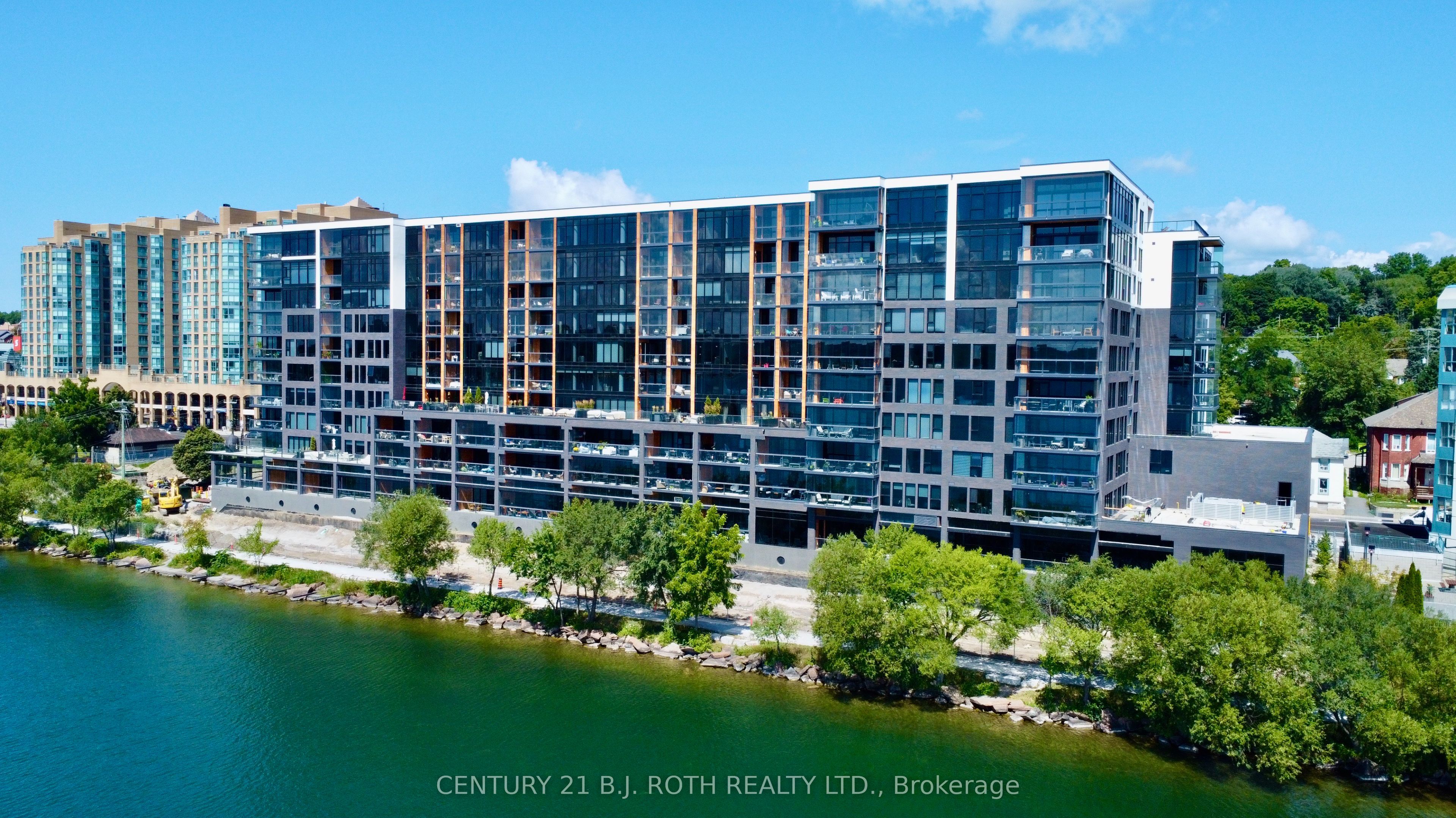 185 DUNLOP Street E #702