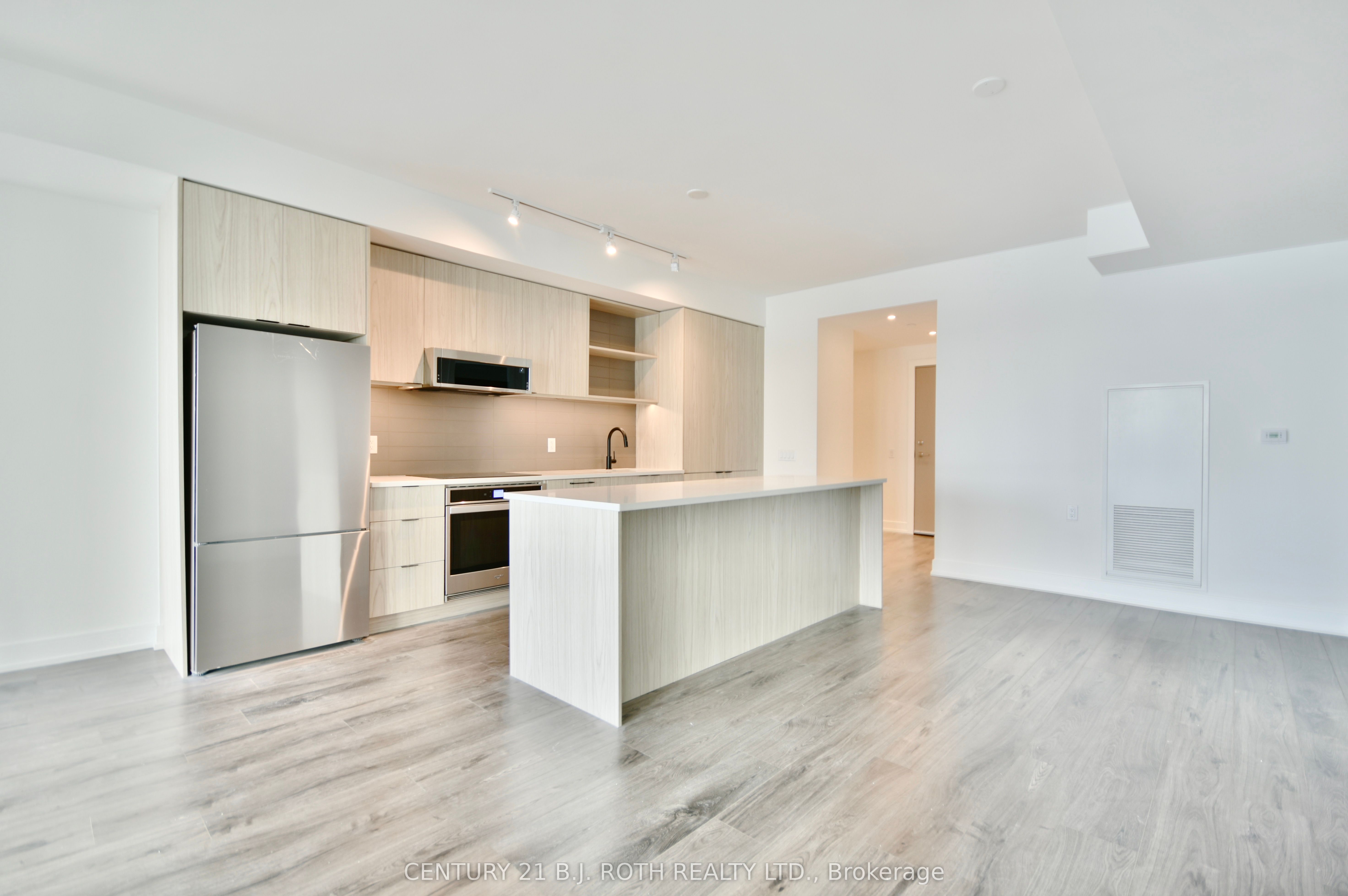 185 DUNLOP Street E #702