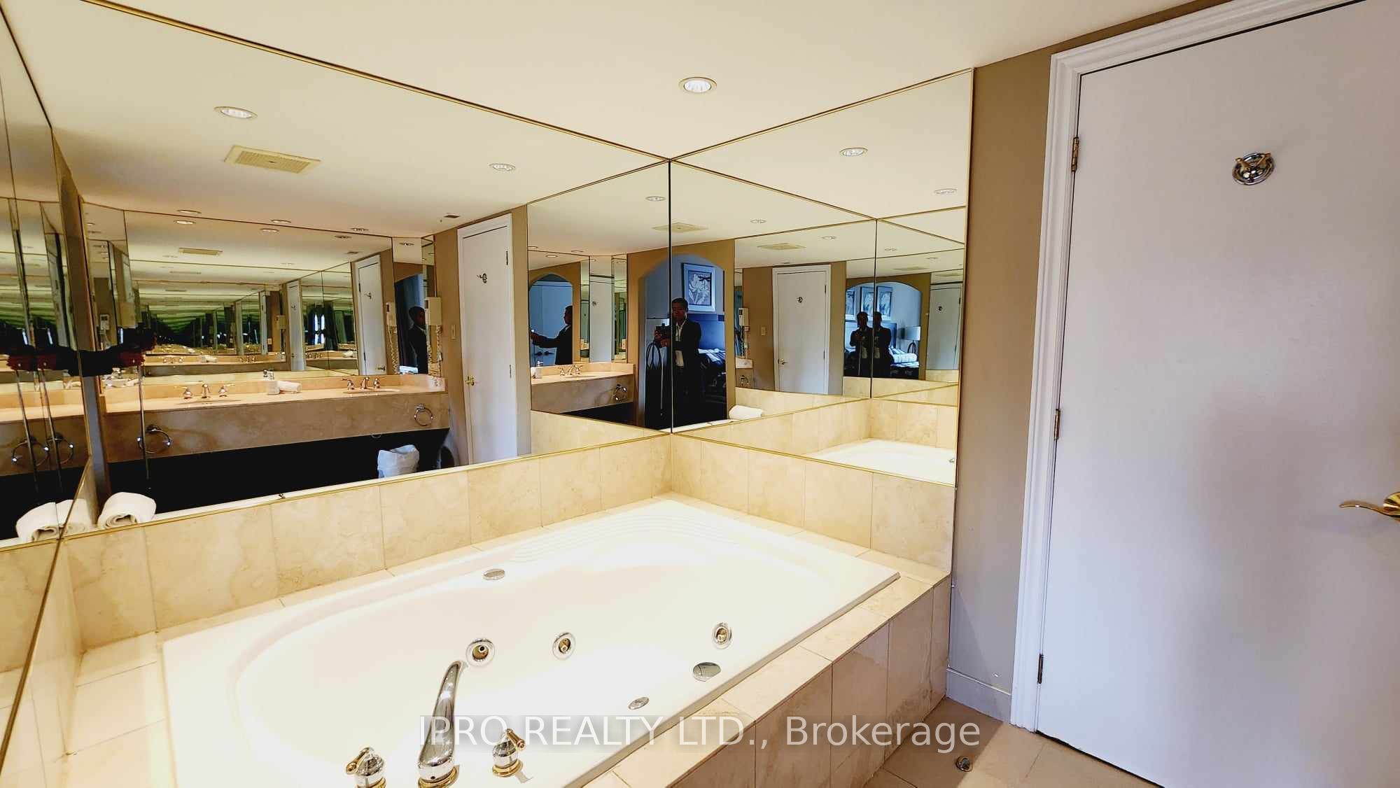 90 Highland Drive, #2074/75