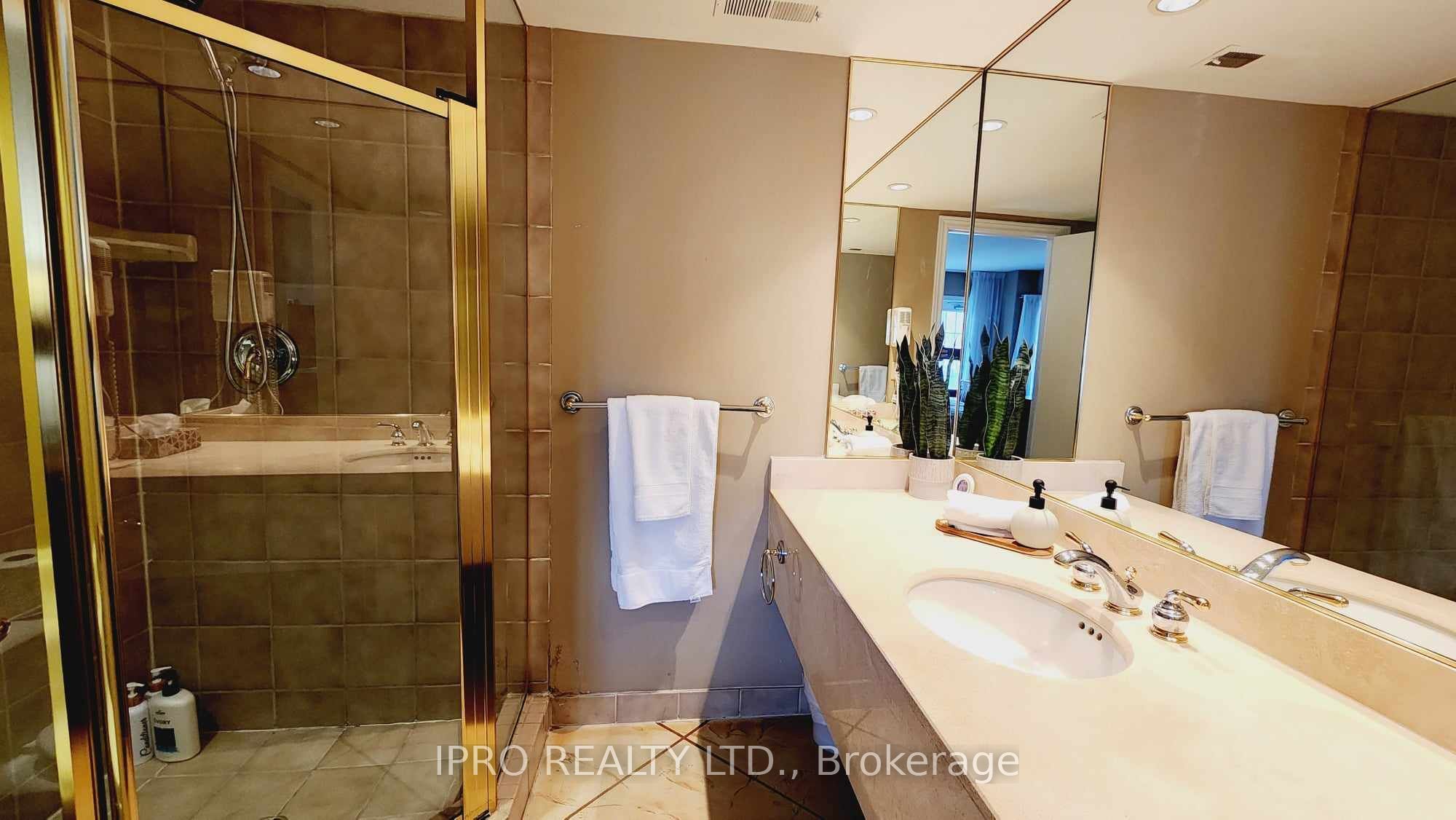 90 Highland Drive, #2074/75