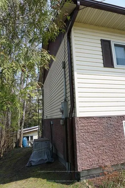 39 THIRD Street E
