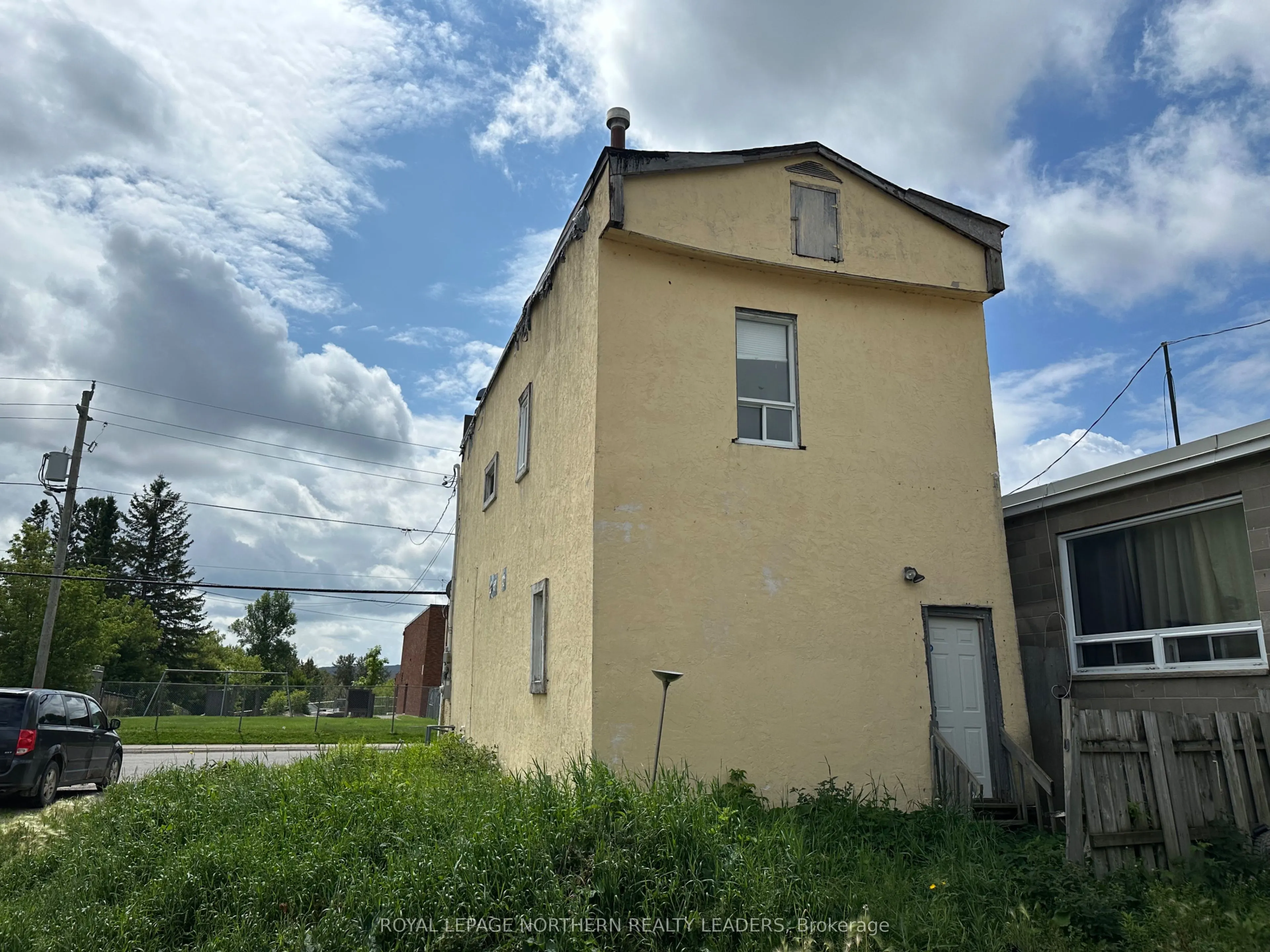 118 Golden Avenue