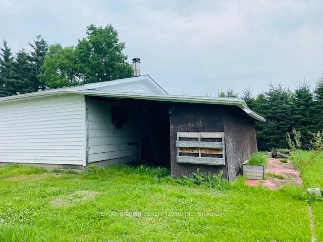10 LEONARD Avenue