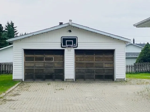 10 LEONARD Avenue