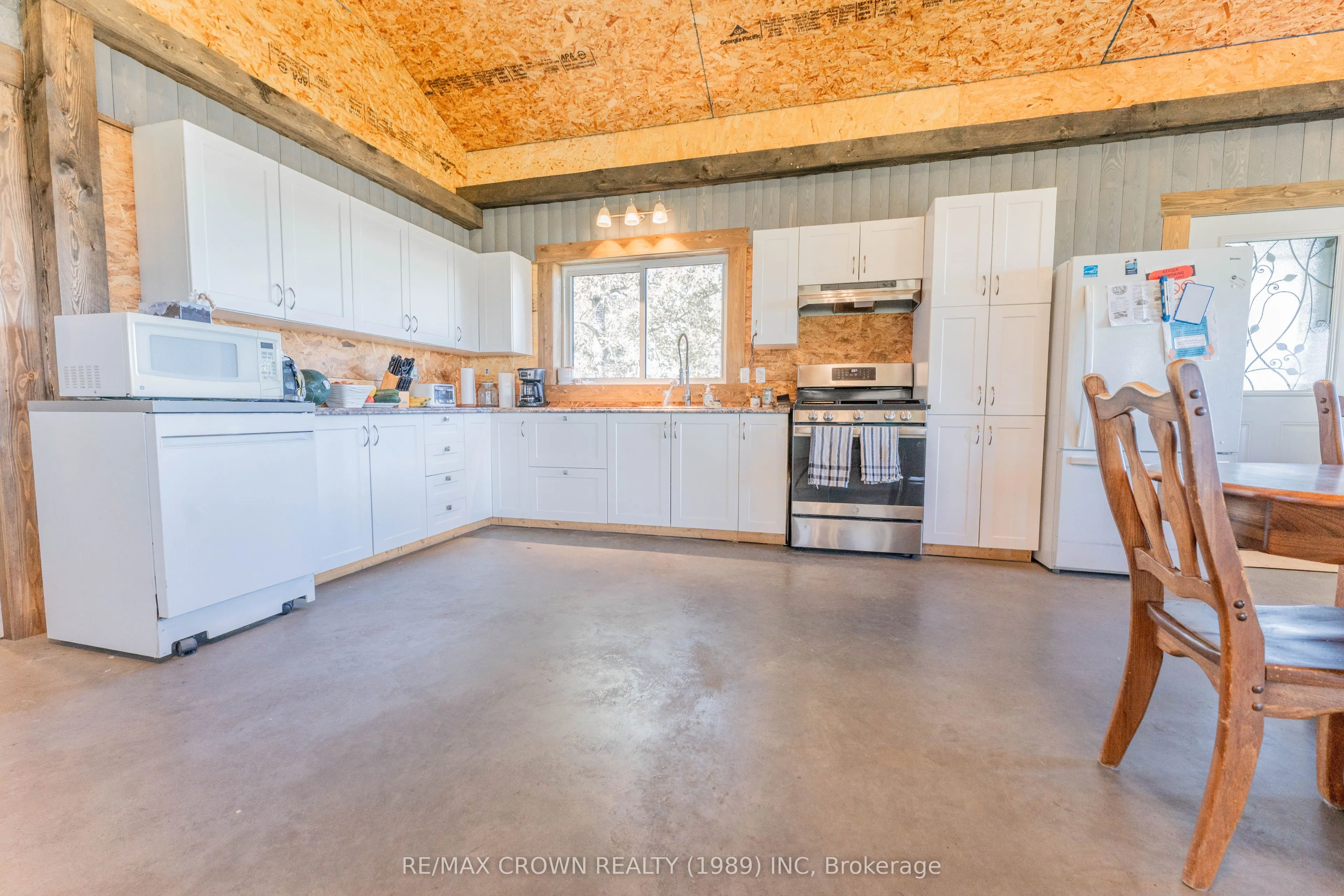24 SHALLOW LAKE Road W