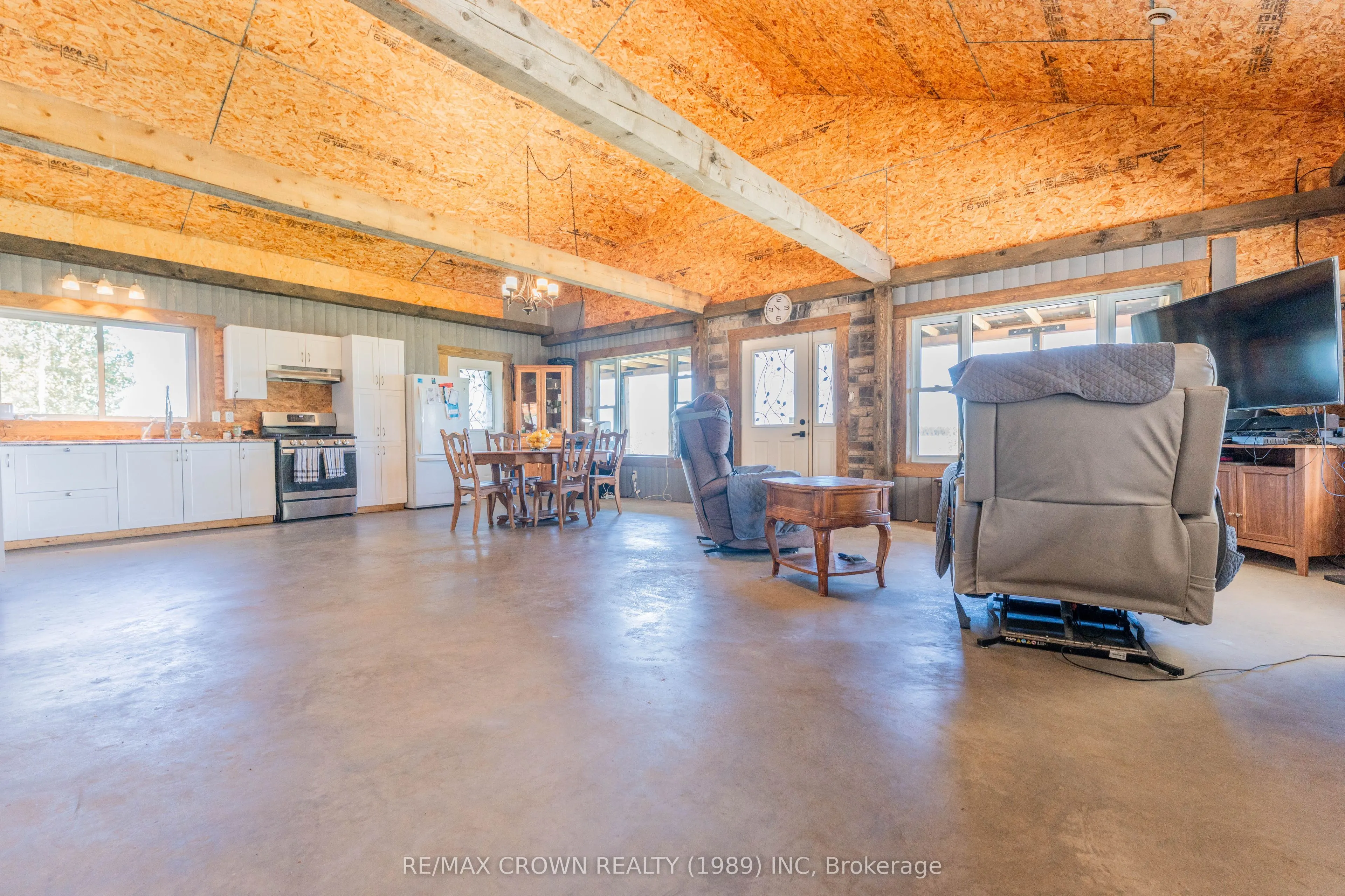 24 SHALLOW LAKE Road W
