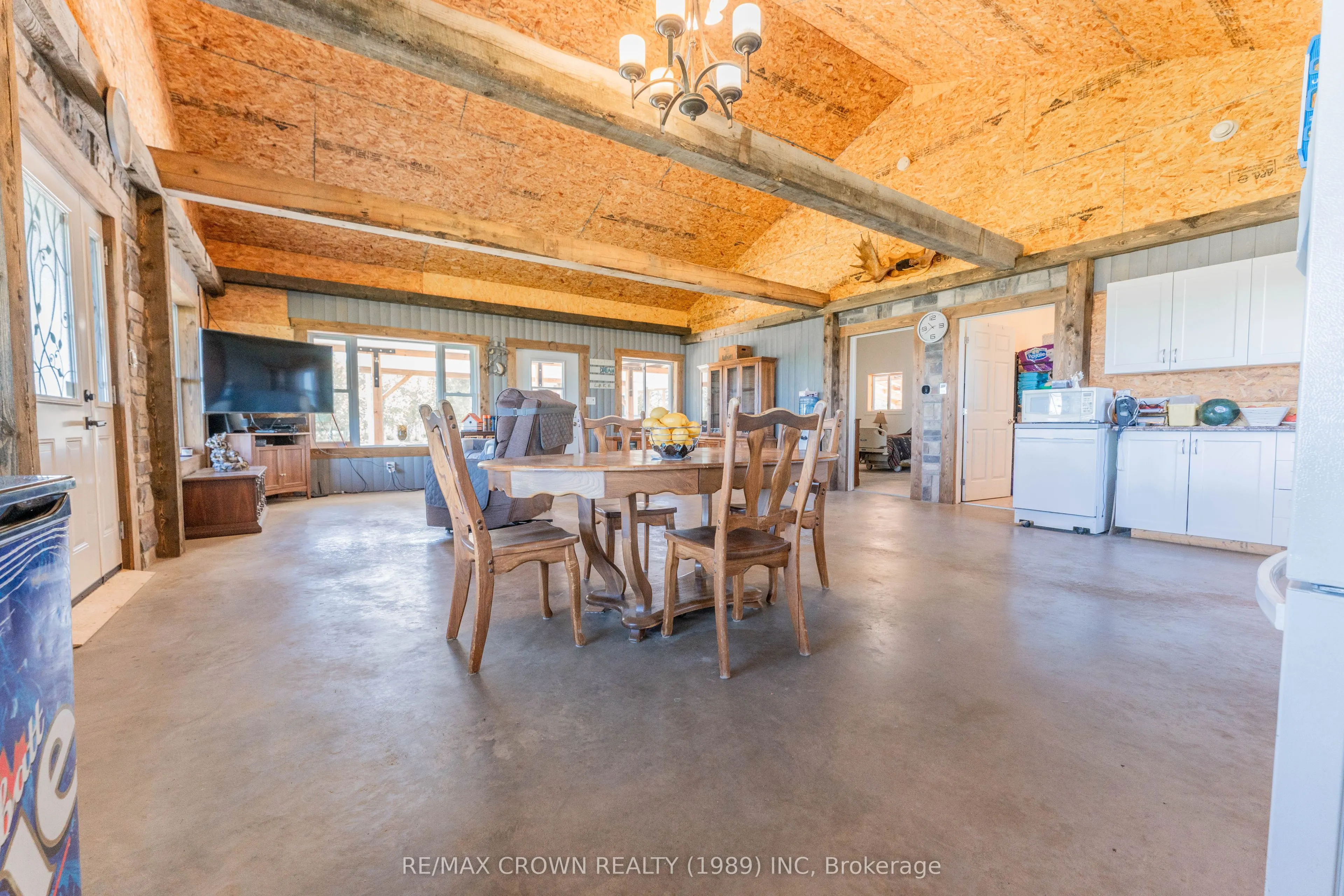 24 SHALLOW LAKE Road W