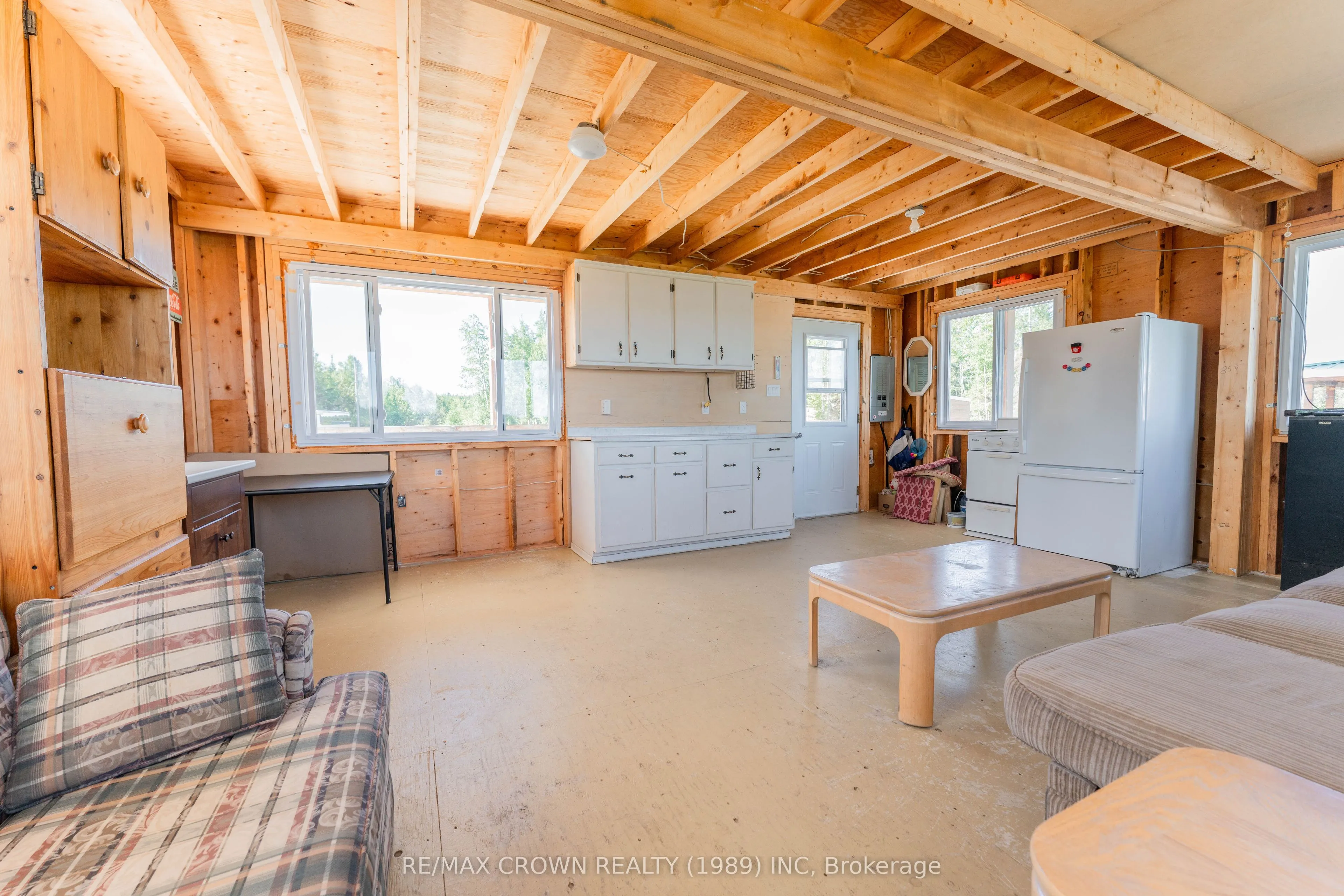 24 SHALLOW LAKE Road W