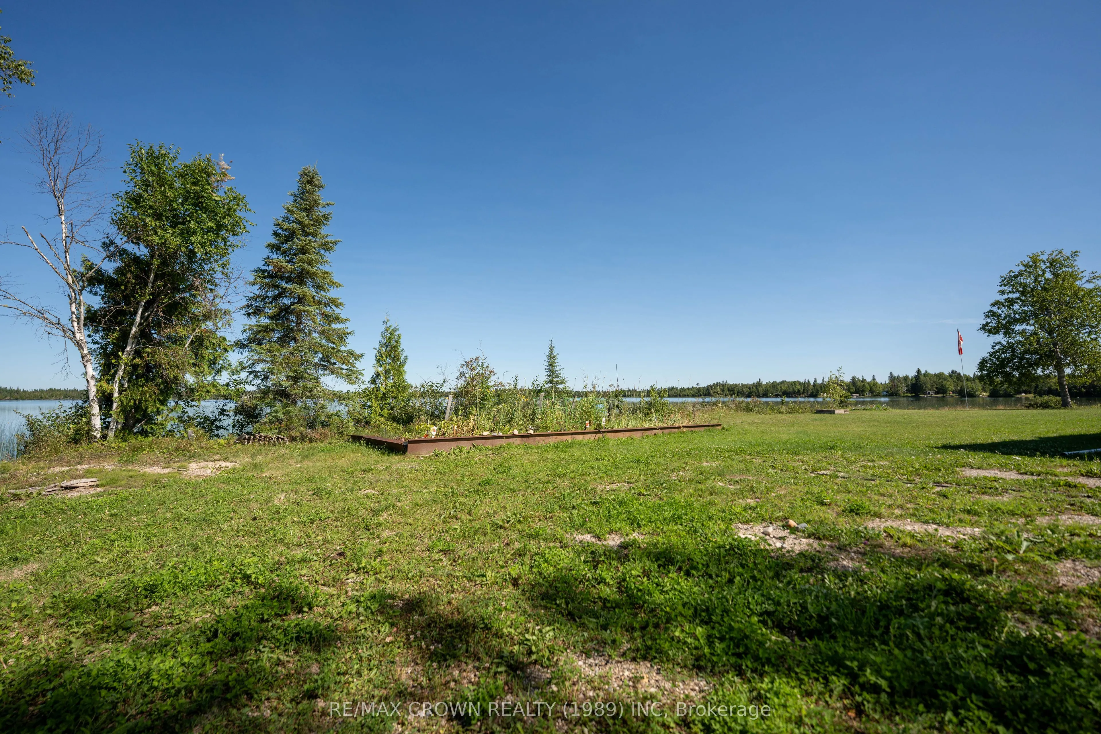 24 SHALLOW LAKE Road W