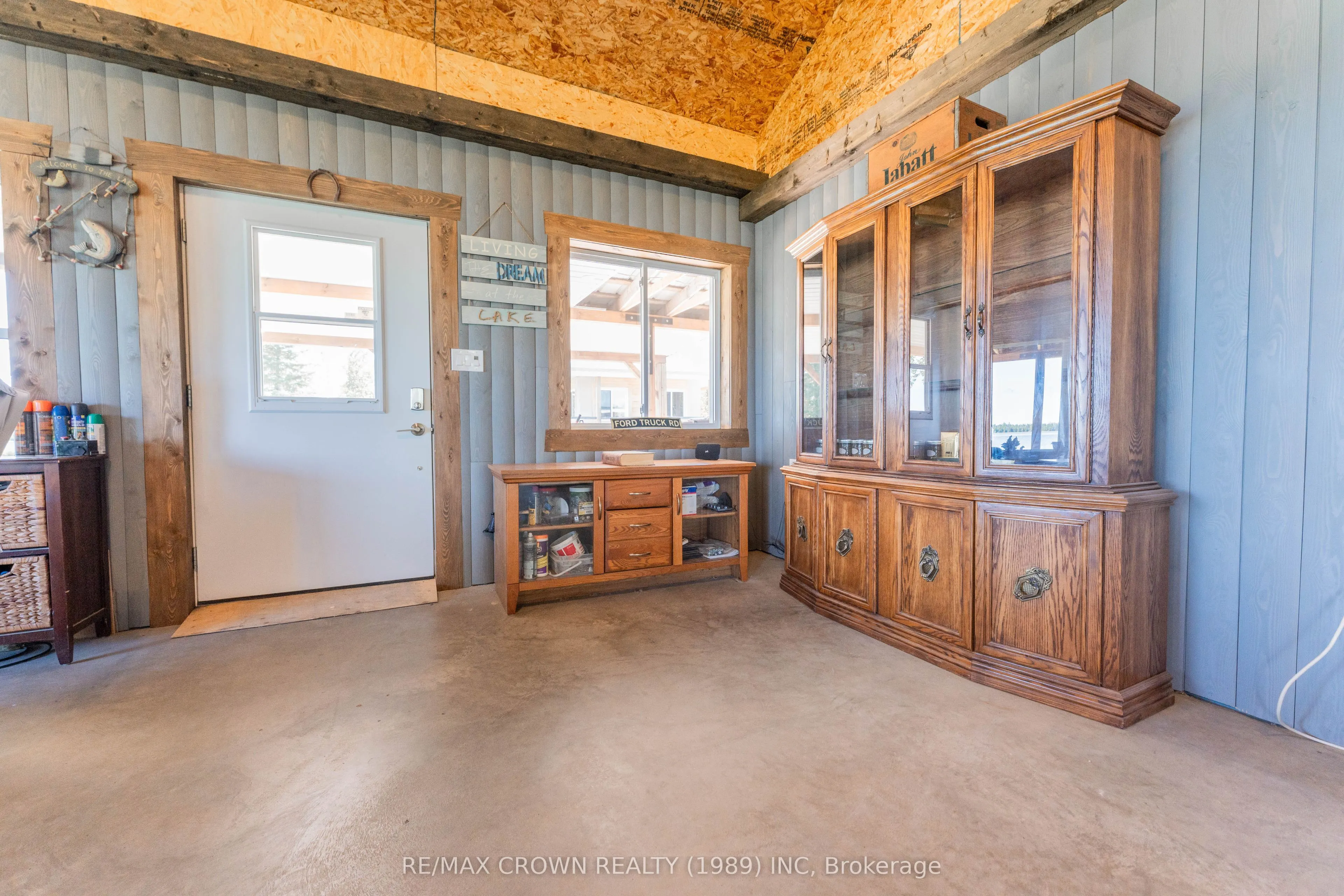 24 SHALLOW LAKE Road W