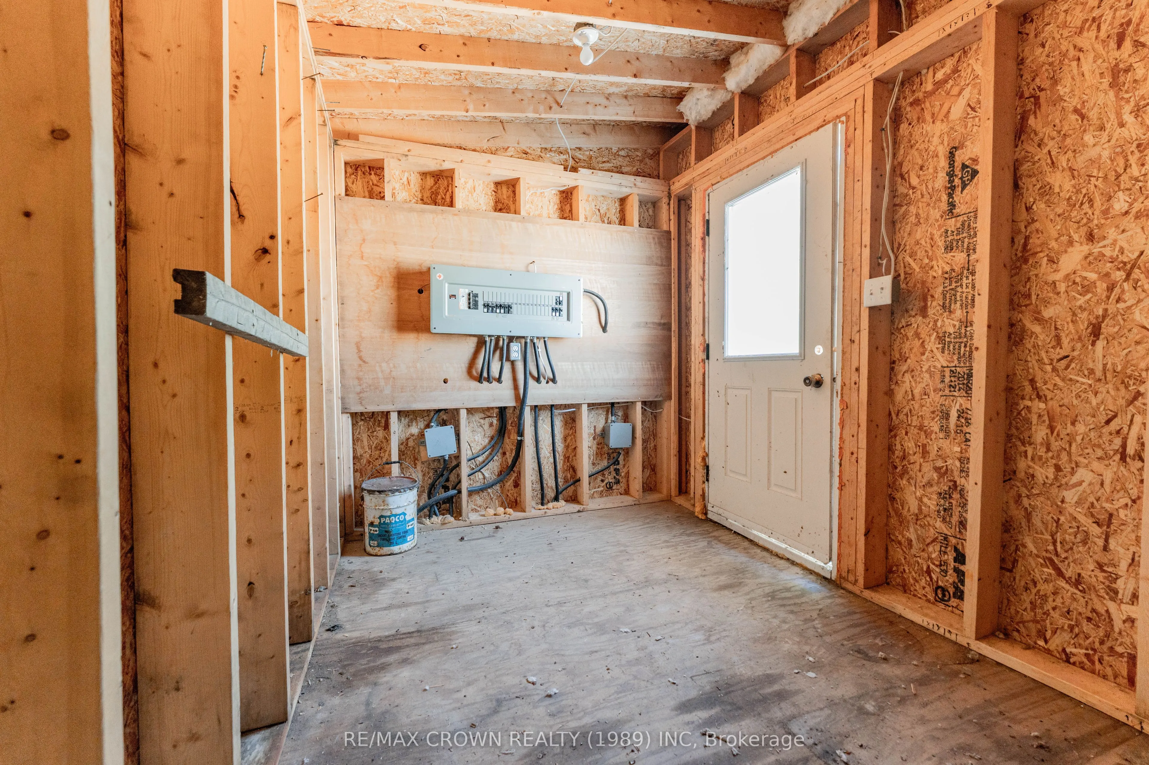 24 SHALLOW LAKE Road W