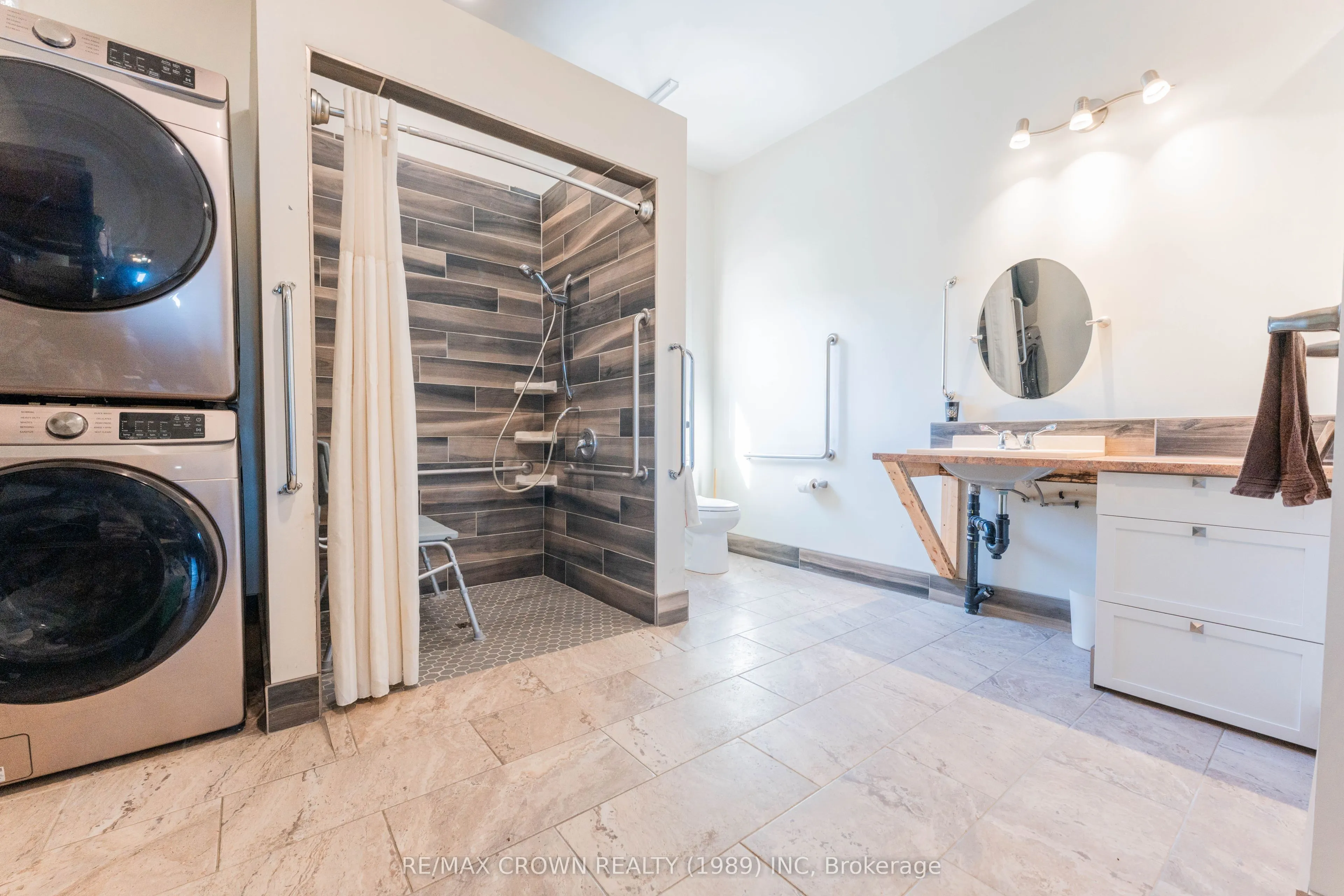 24 SHALLOW LAKE Road W