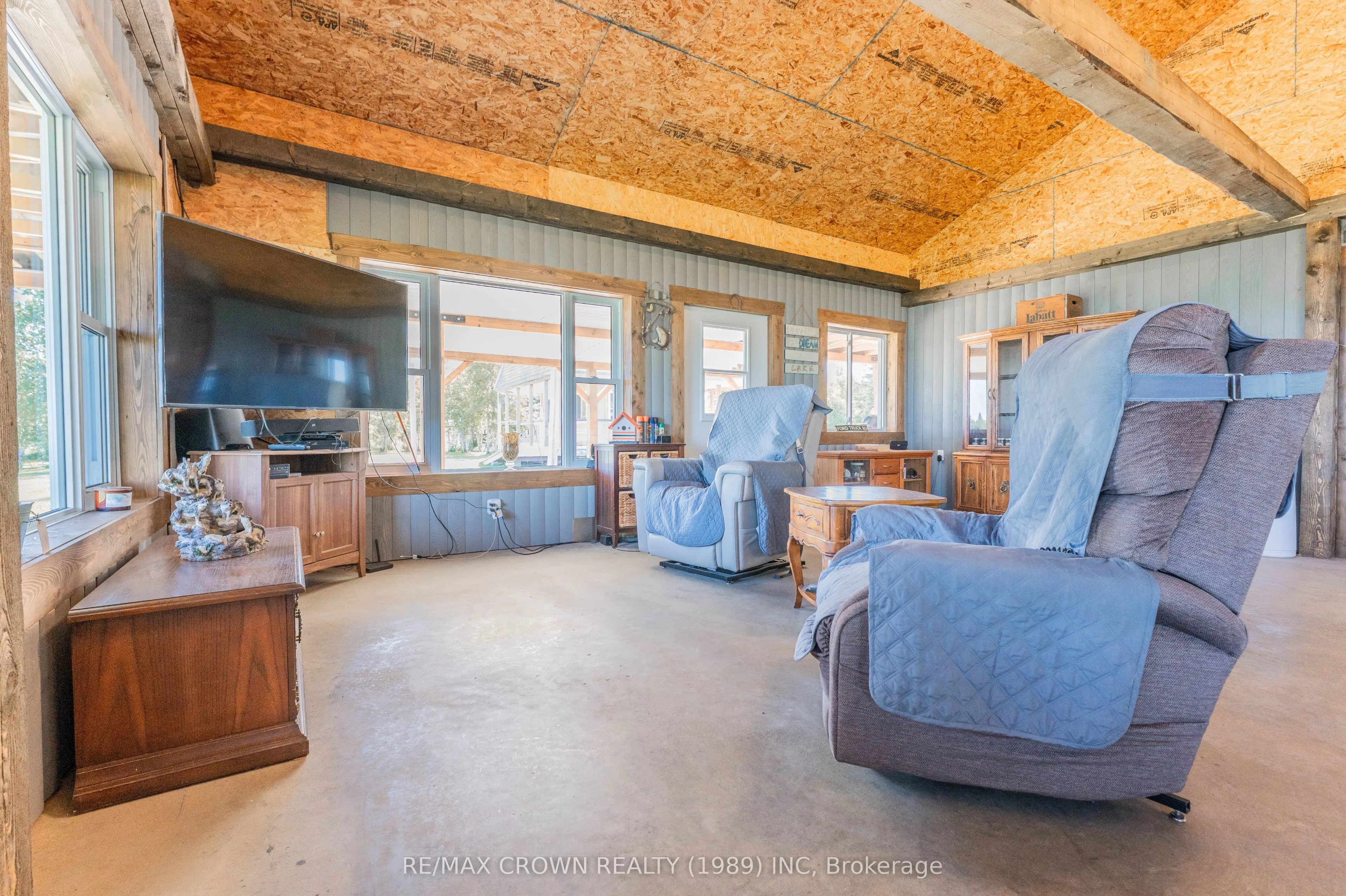 24 SHALLOW LAKE Road W