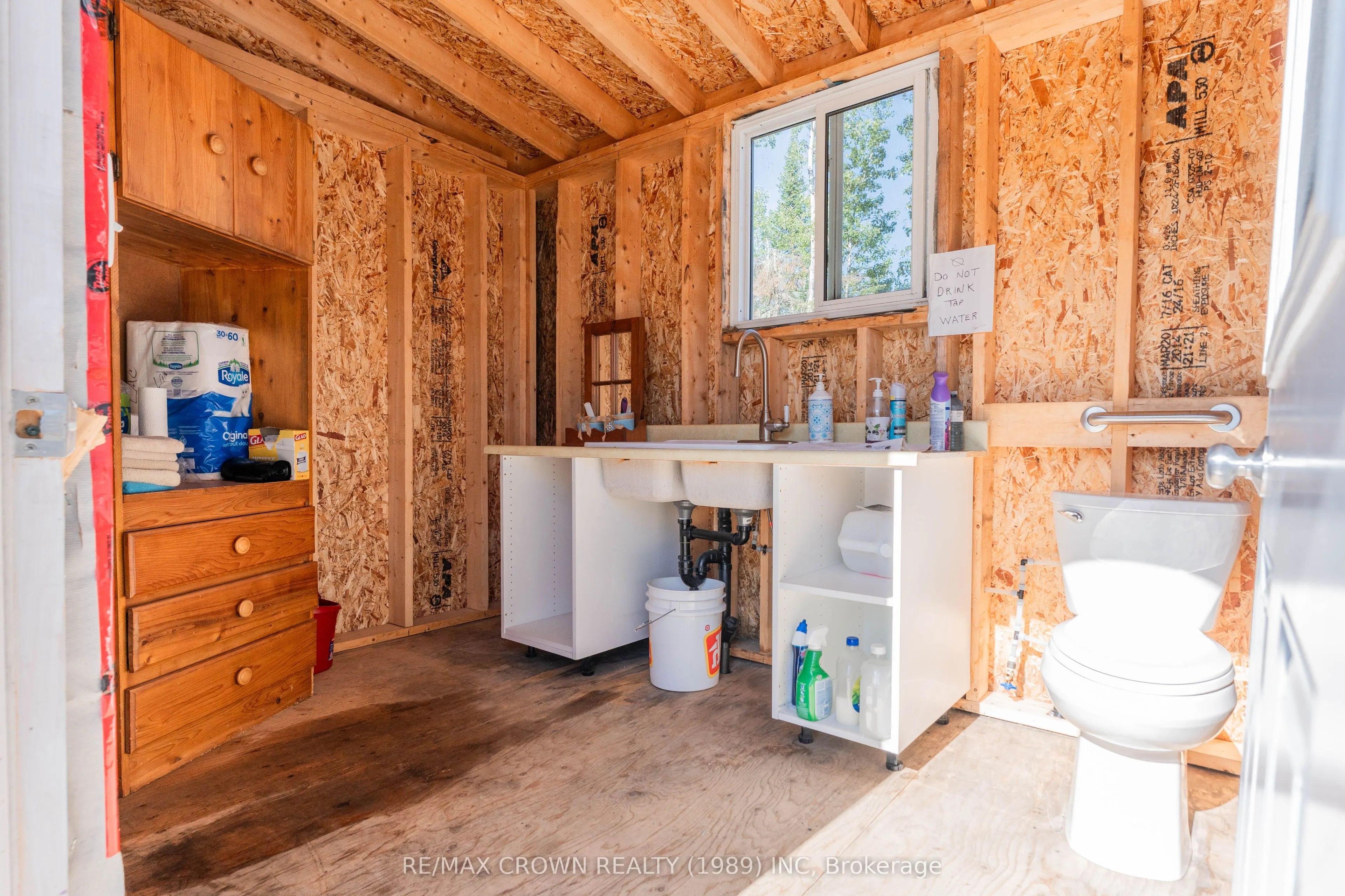 24 SHALLOW LAKE Road W