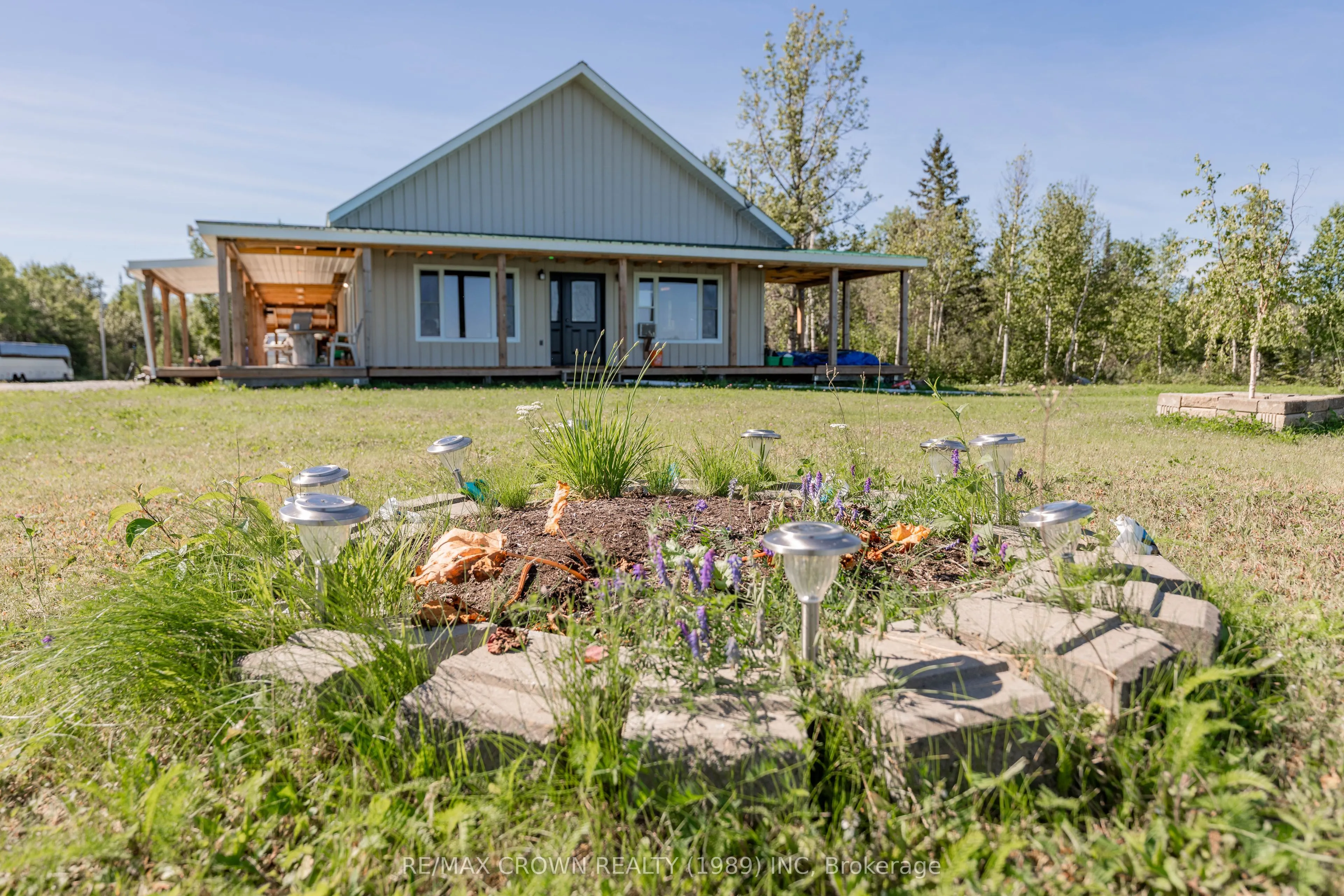 24 SHALLOW LAKE Road W