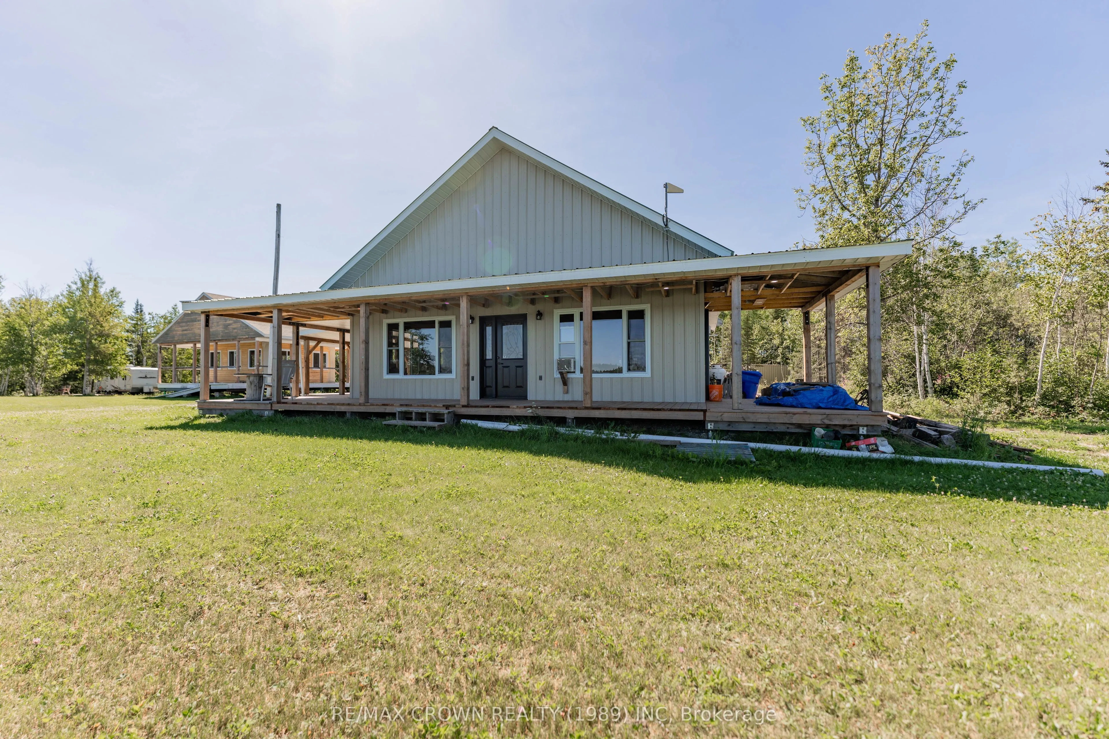 24 SHALLOW LAKE Road W