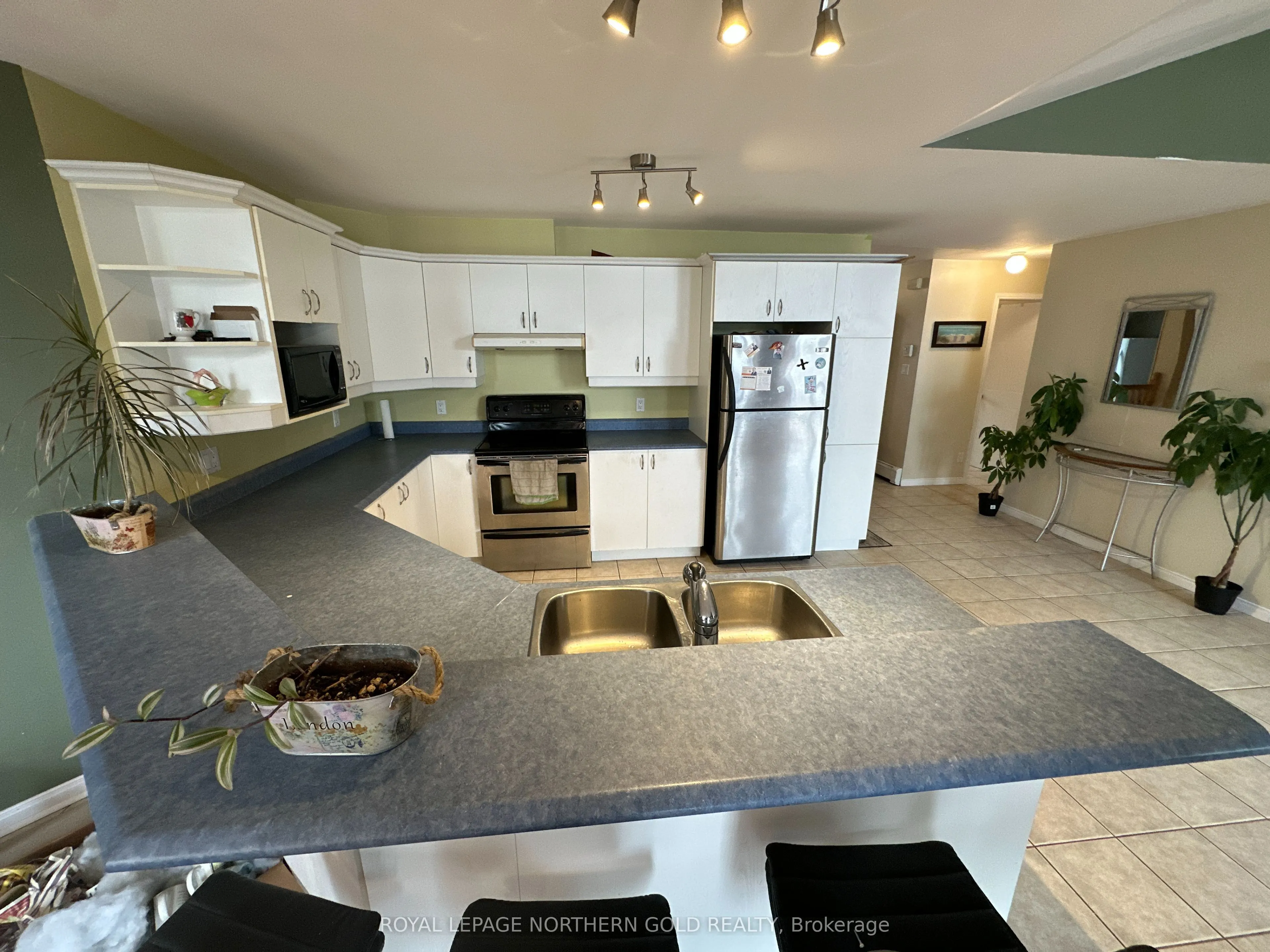 410 GRENFELL Road N