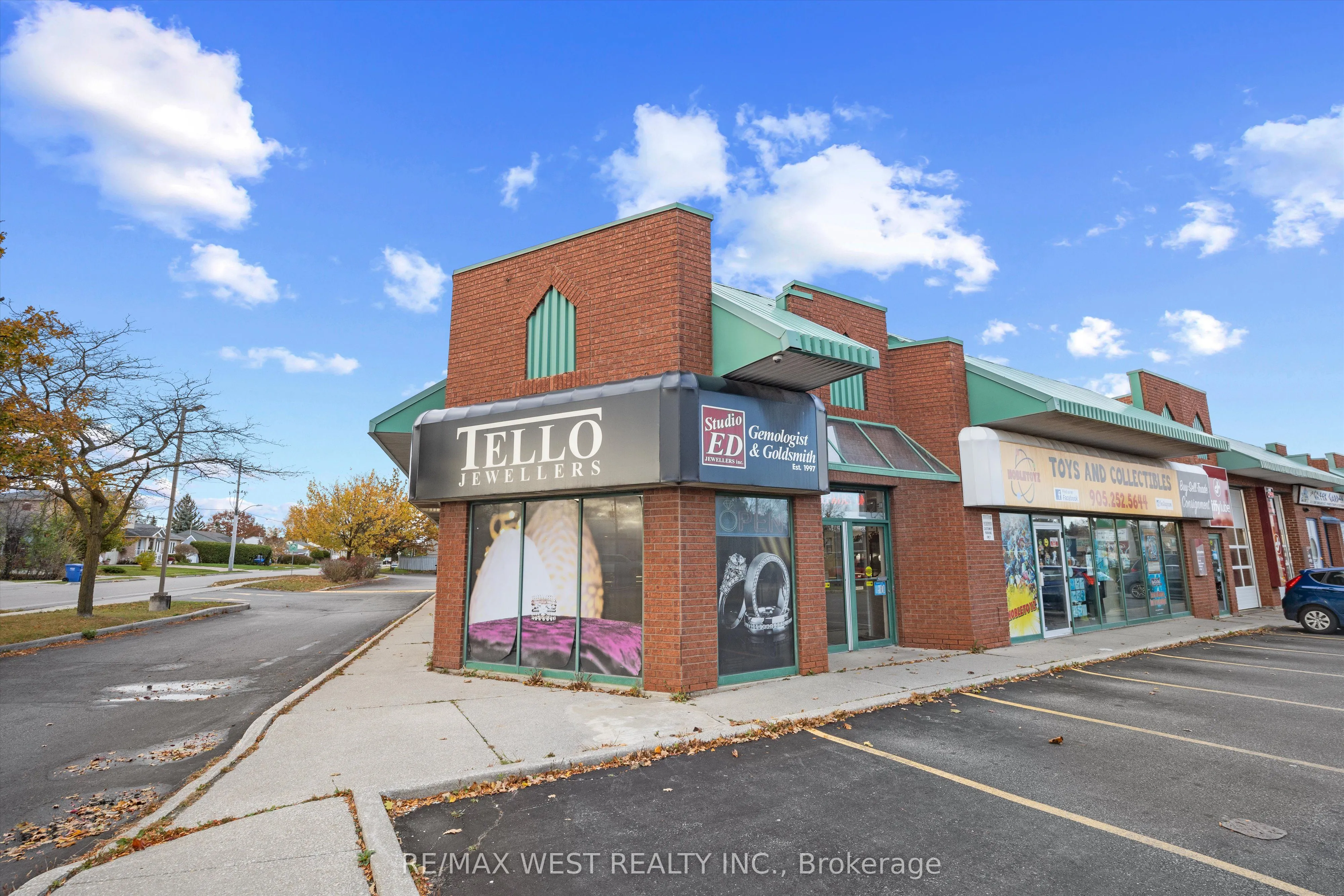 256 Queen Street S