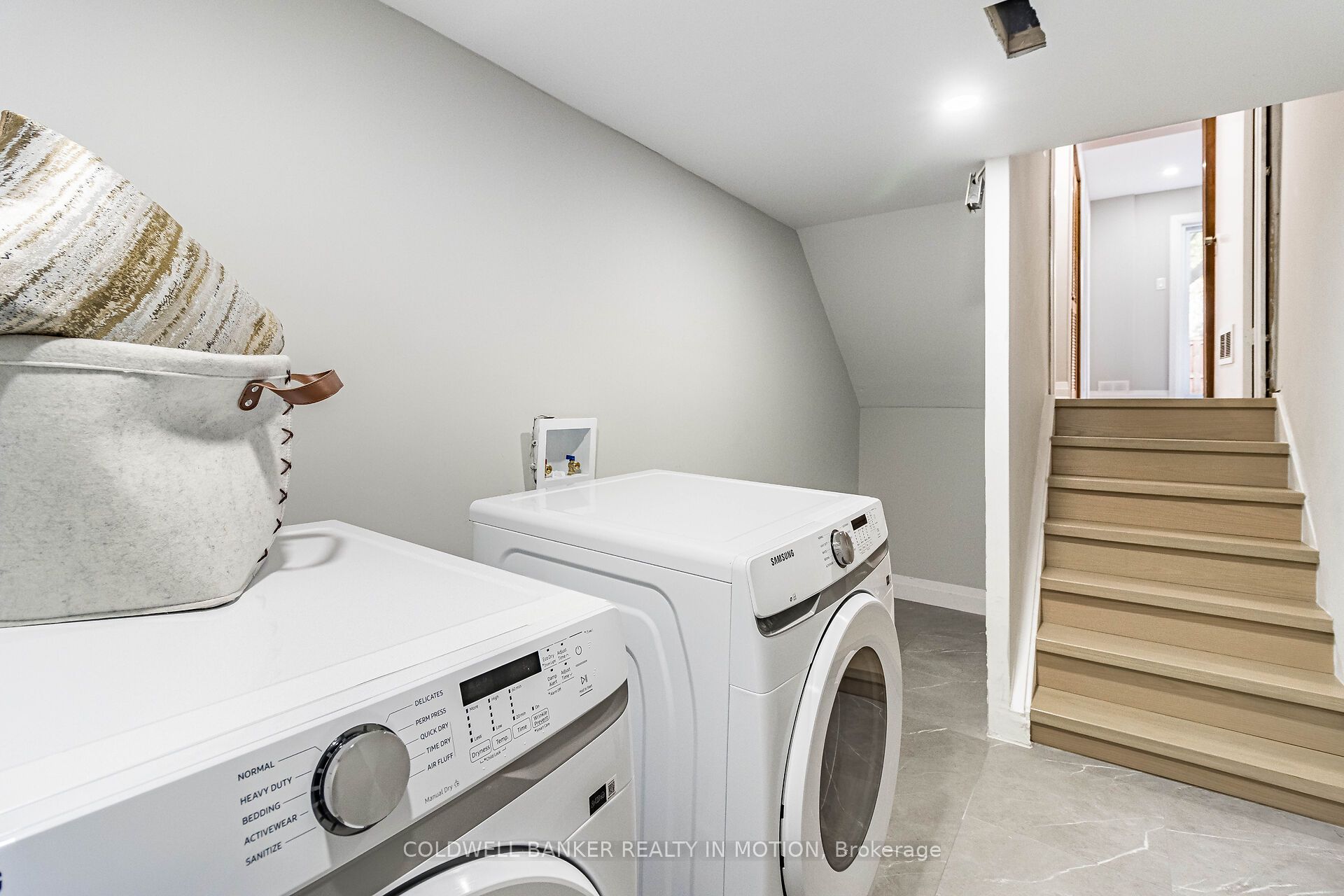 3351 Hornbeam Crescent, #86