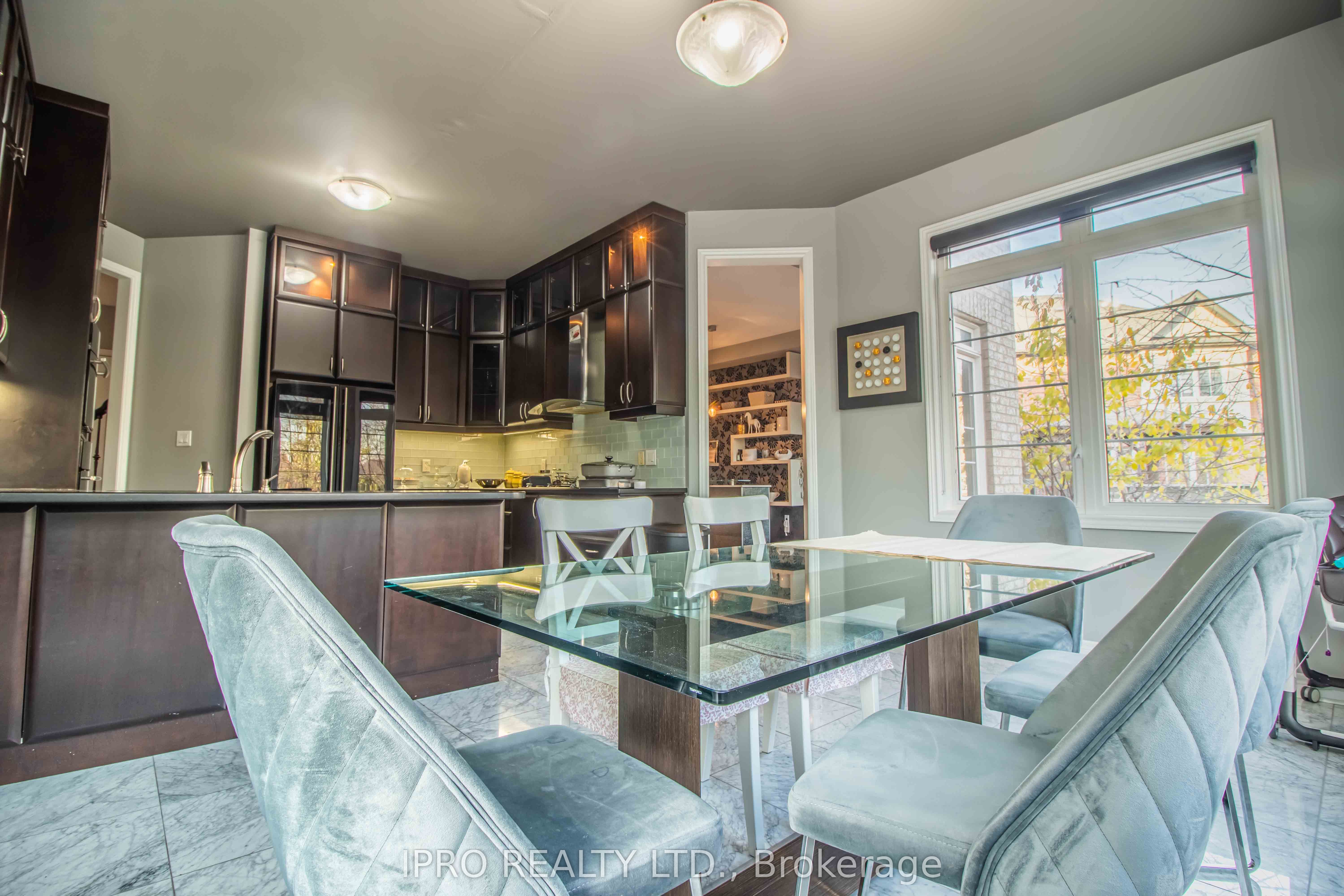 4 Quatro Crescent